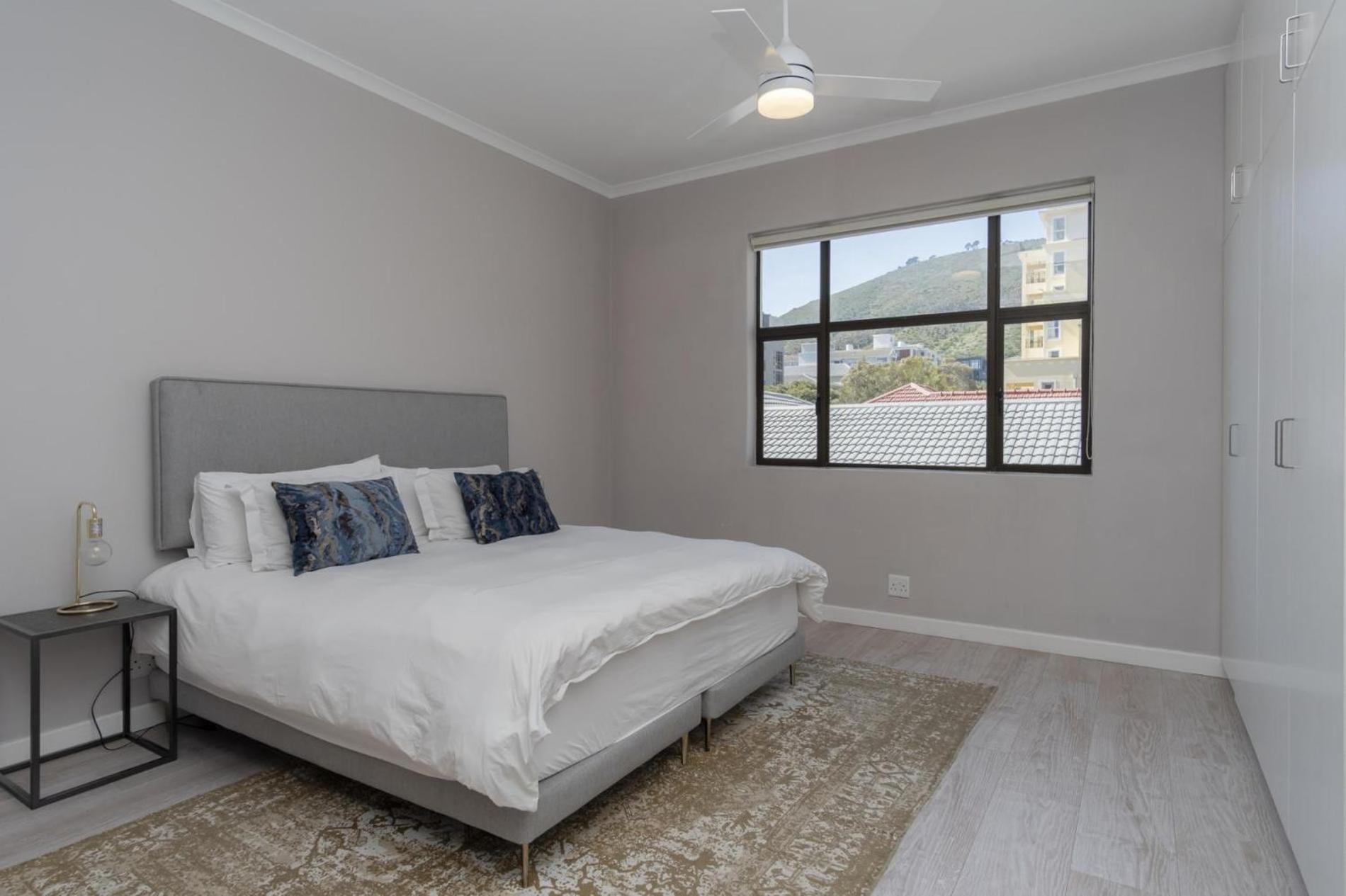 Knightsbridge 1-Bed Seaside Apartment in Sea Point view 2