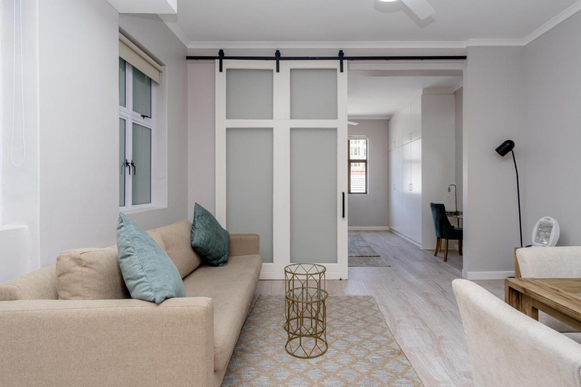 Knightsbridge 1-Bed Seaside Apartment in Sea Point view 3