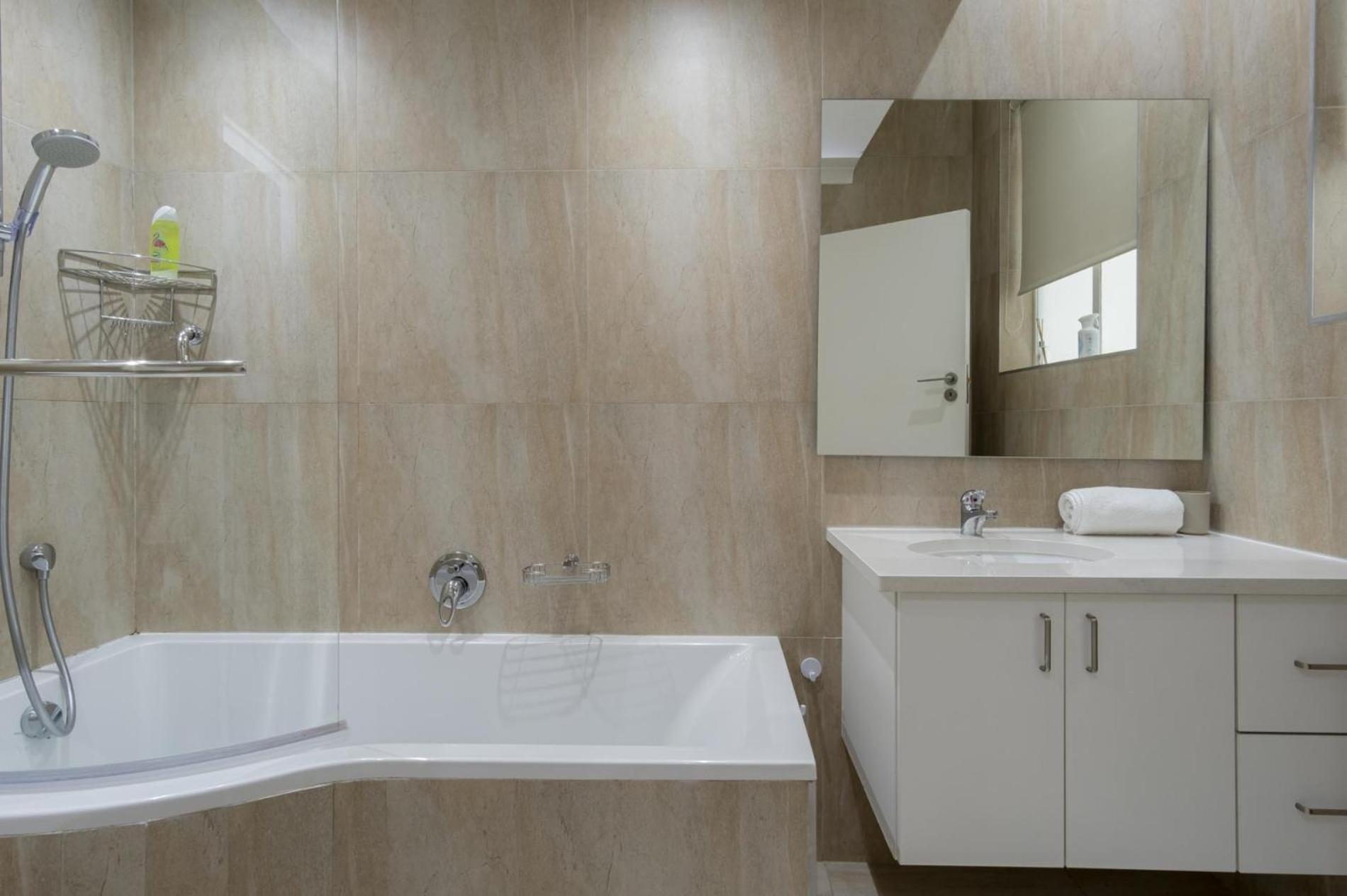 Knightsbridge 1-Bed Seaside Apartment in Sea Point view 5