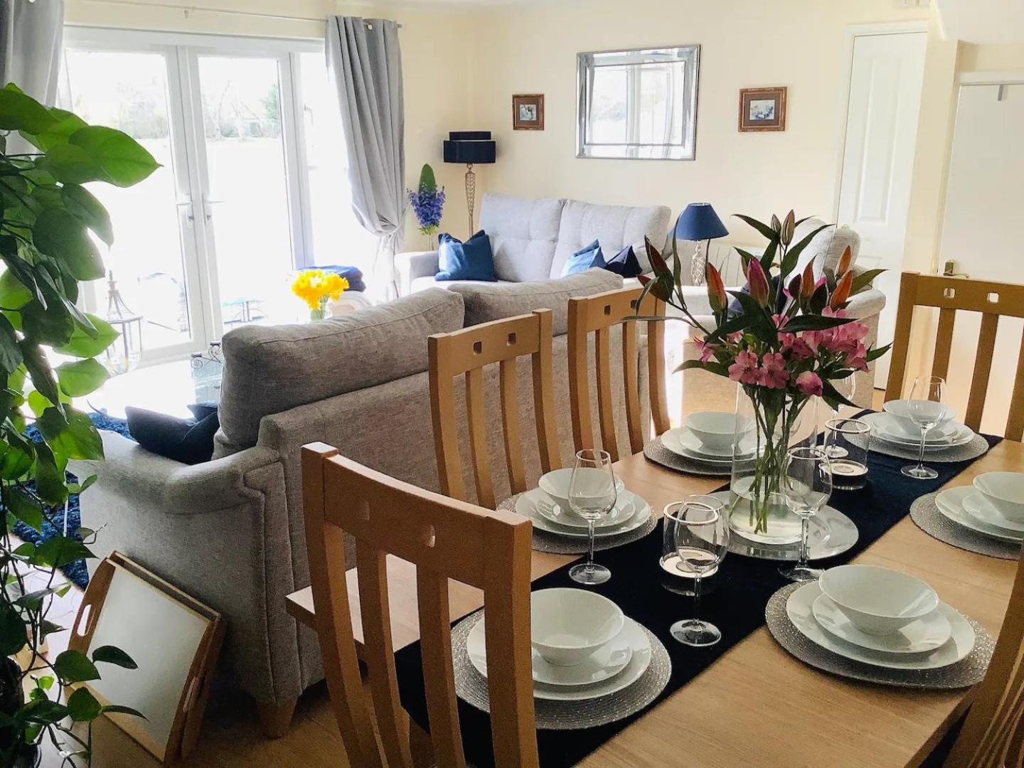 Luxury Kingfisher Lodge, Isis Lake, within the Cotswold Waterpark