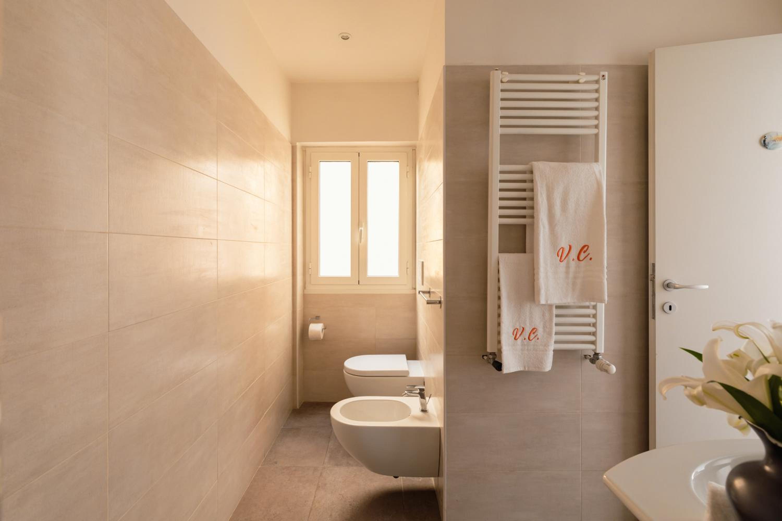 VITTORIA c STANZA ARANCIO — Rome photo 4