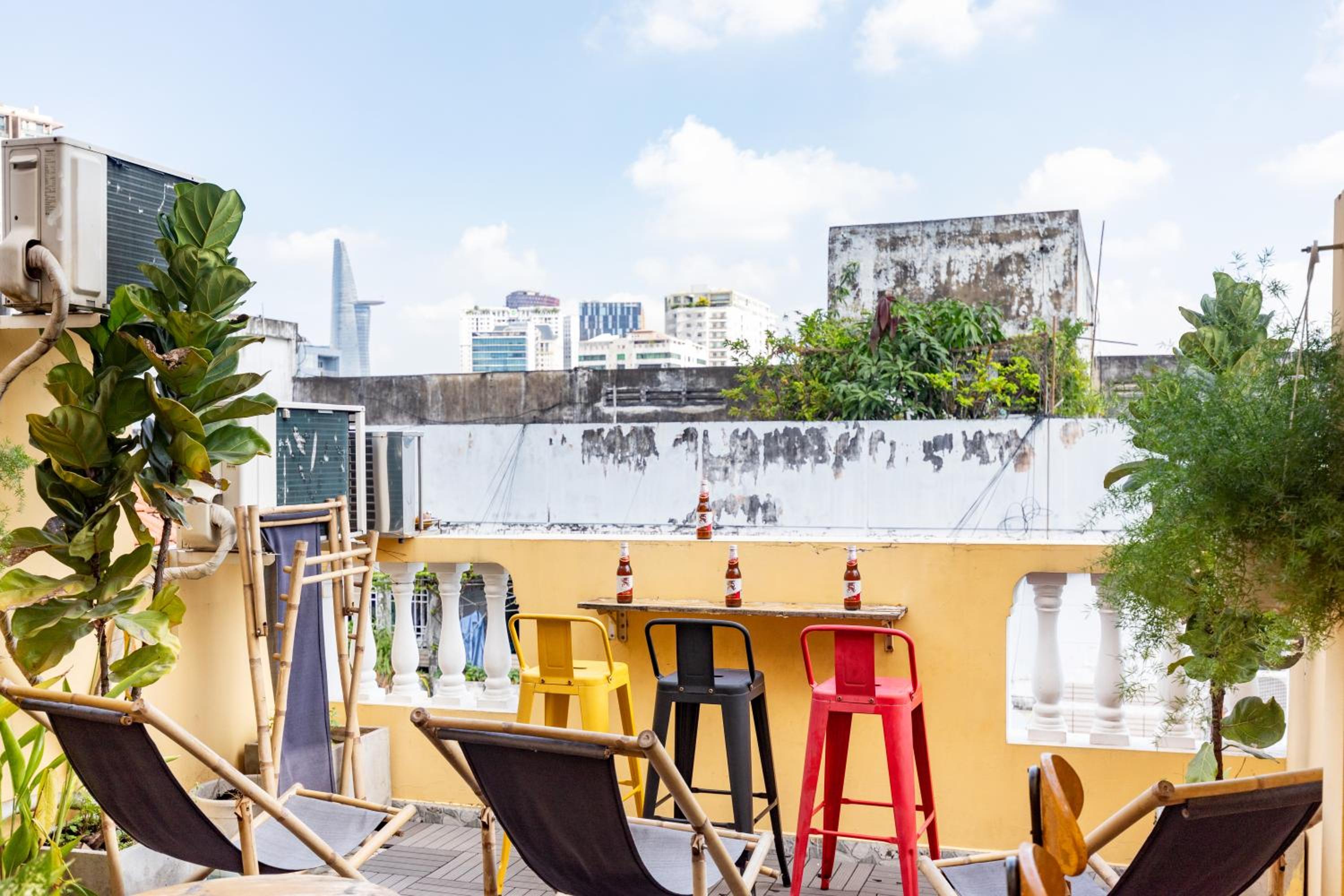 Saigon Authentic Hostel - Local Vibes, City Tours, Cooking Dinner, Evening Streetfood, Free Menu Breakfast, Gym & Rooftop
