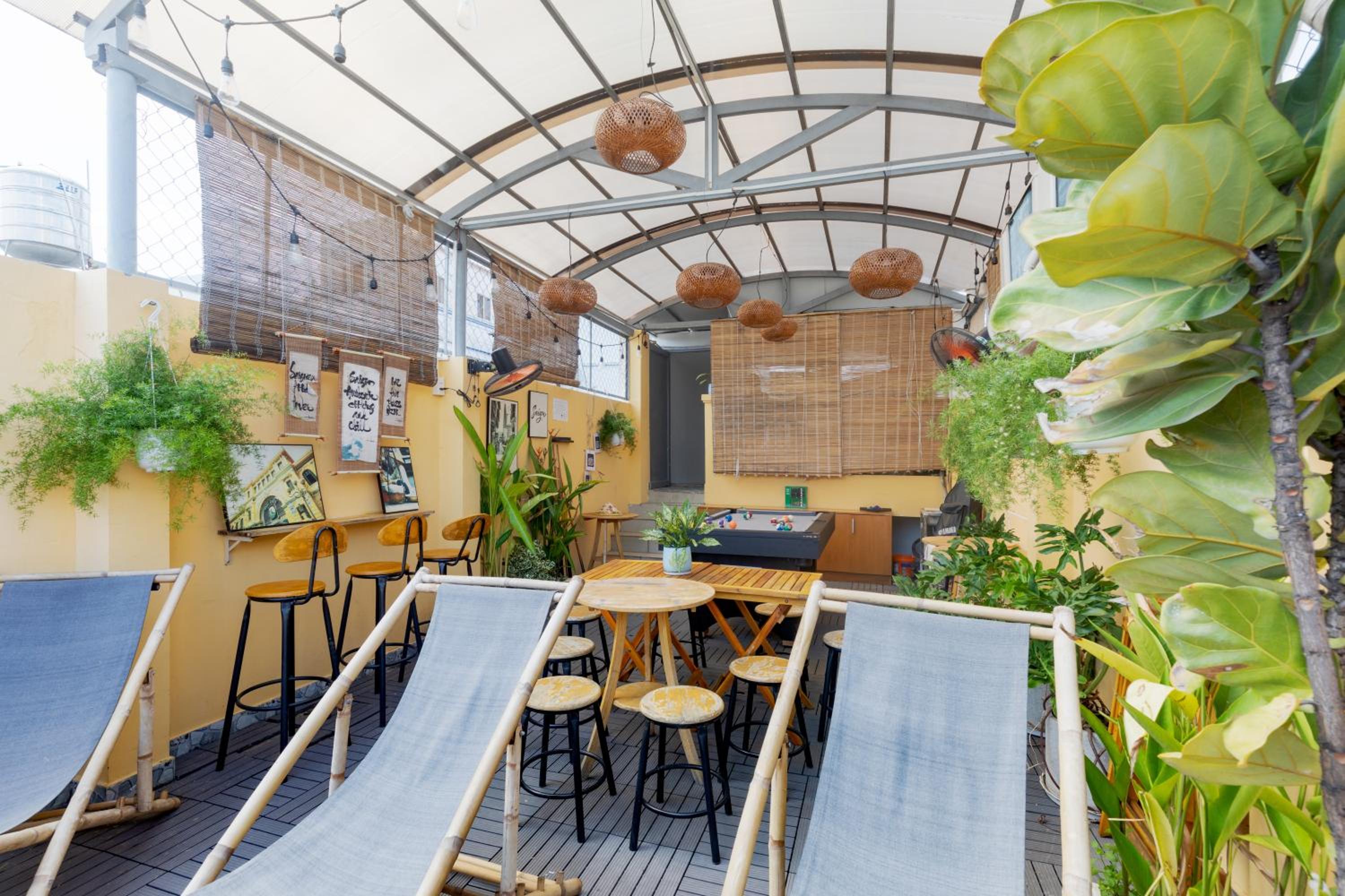 Saigon Authentic Hostel - Local Vibes, City Tours, Cooking Dinner, Evening Streetfood, Free Menu Breakfast, Gym & Rooftop