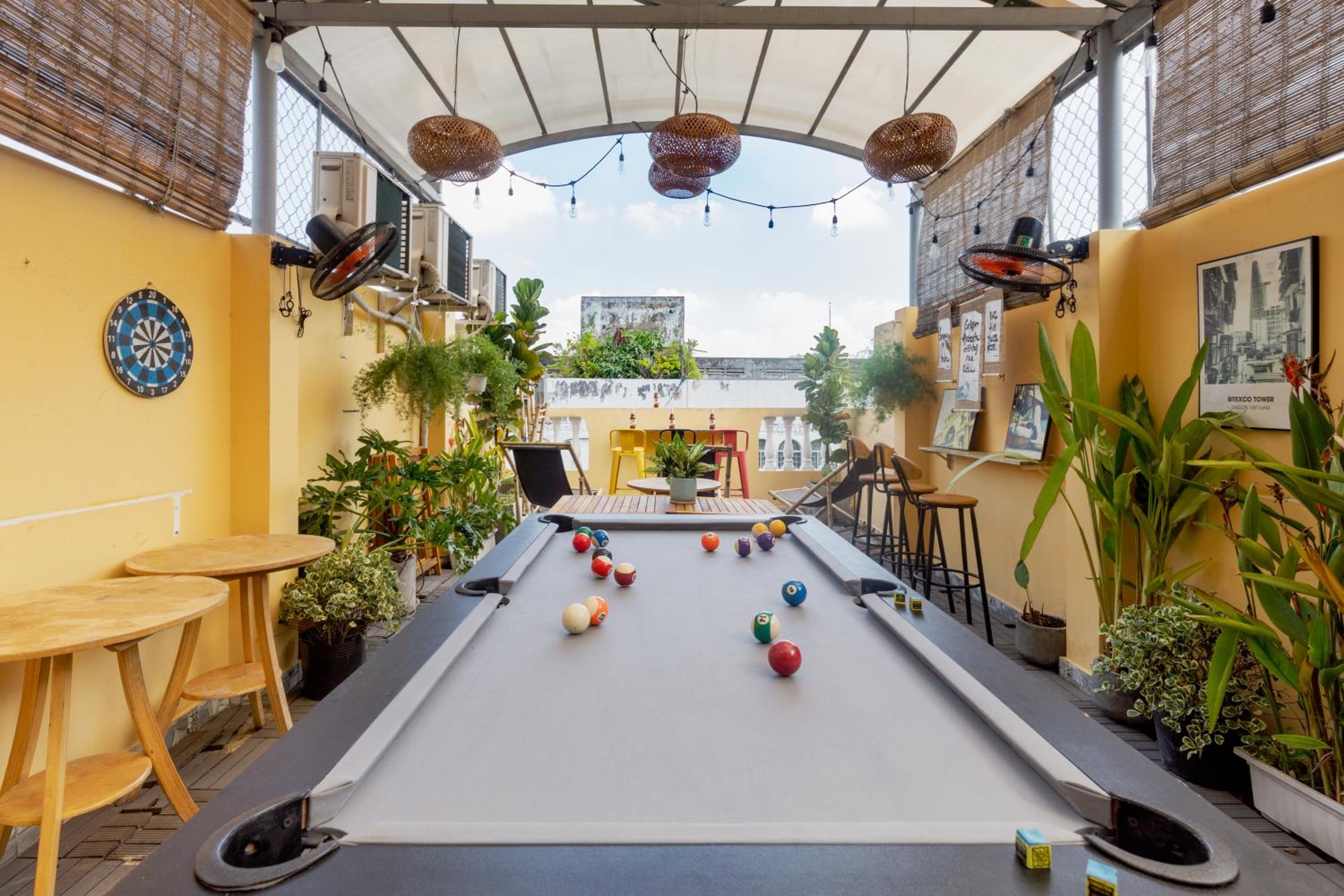 Saigon Authentic Hostel - Local Vibes, City Tours, Cooking Dinner, Evening Streetfood, Free Menu Breakfast, Gym & Rooftop