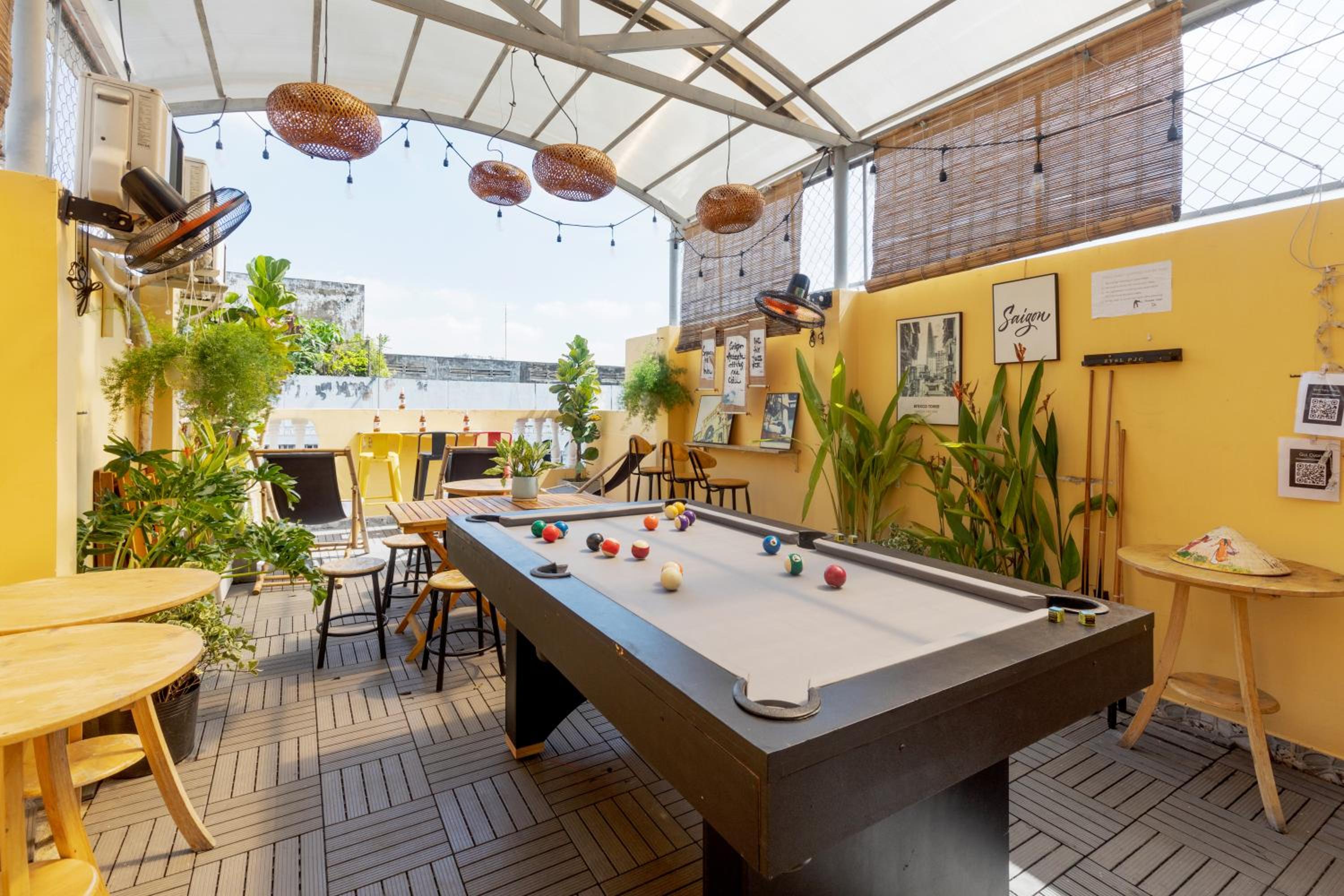 Saigon Authentic Hostel - Local Vibes, City Tours, Cooking Dinner, Evening Streetfood, Free Menu Breakfast, Gym & Rooftop