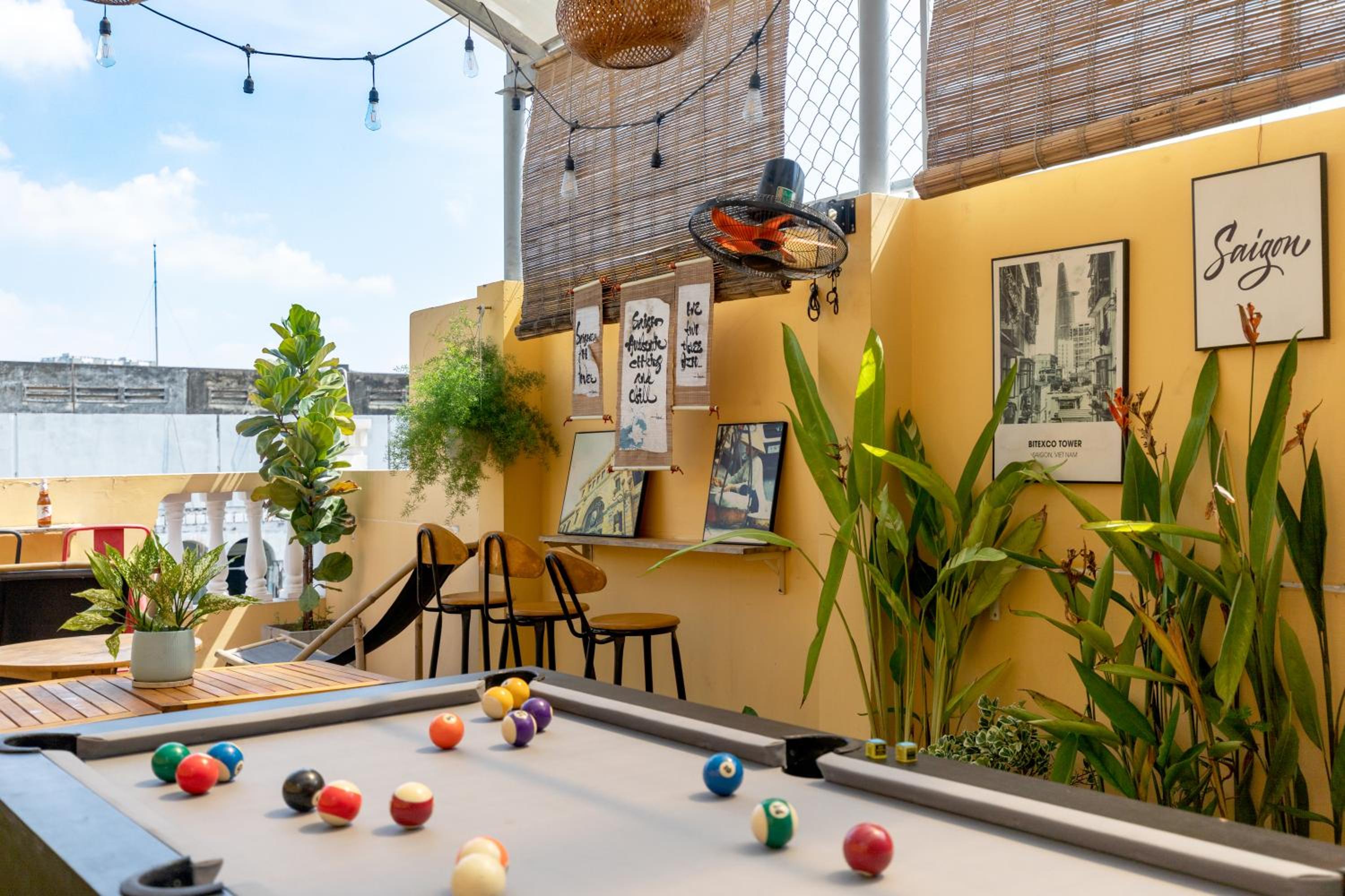 Saigon Authentic Hostel - Local Vibes, City Tours, Cooking Dinner, Evening Streetfood, Free Menu Breakfast, Gym & Rooftop