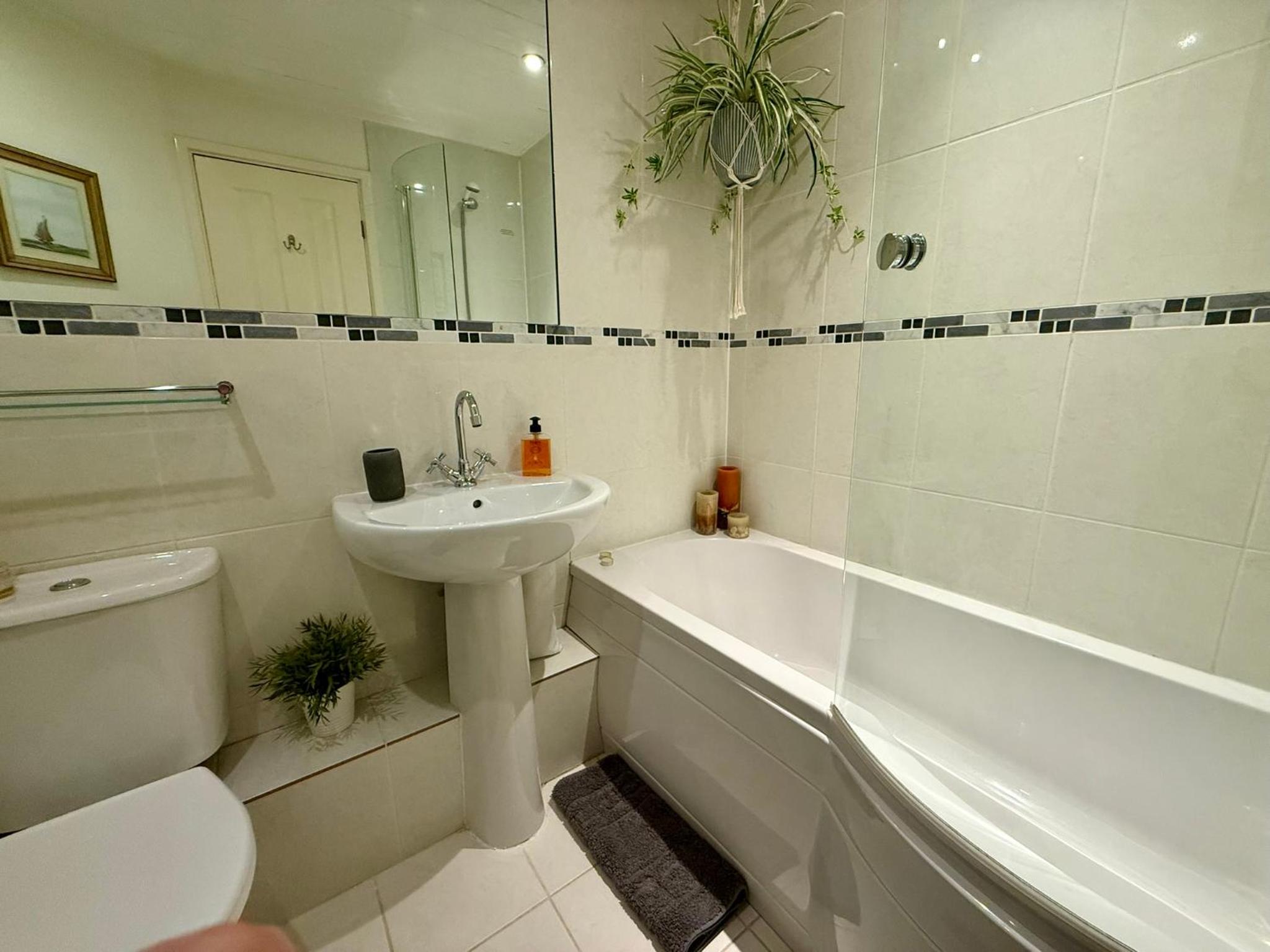 Luxury Kingfisher Lodge, Isis Lake, within the Cotswold Waterpark