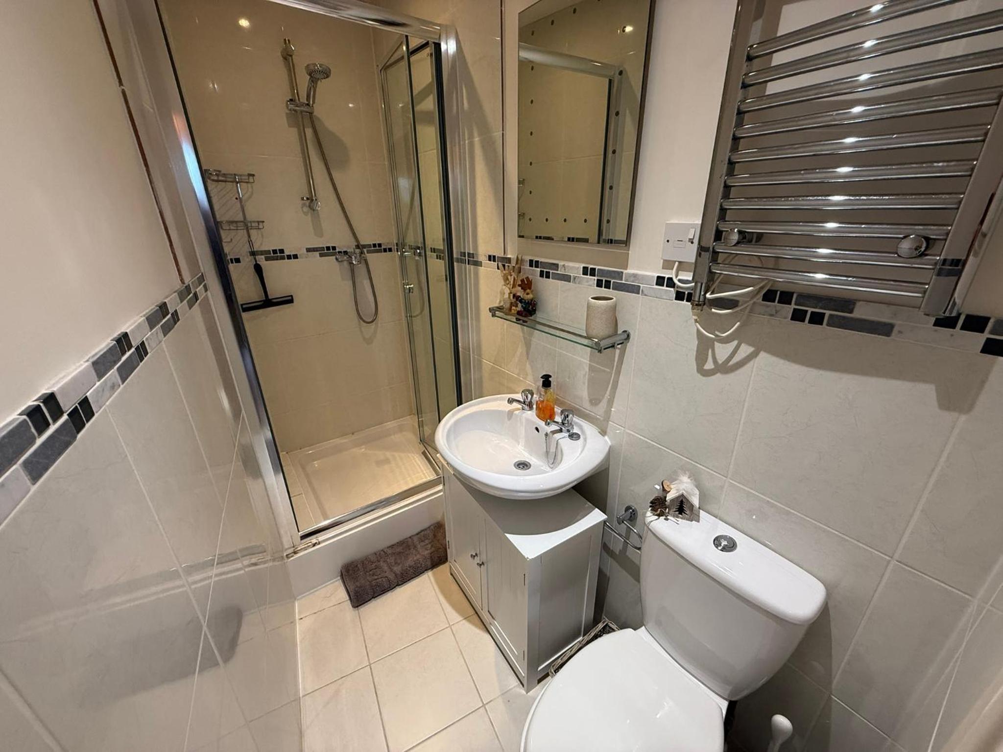Luxury Kingfisher Lodge, Isis Lake, within the Cotswold Waterpark