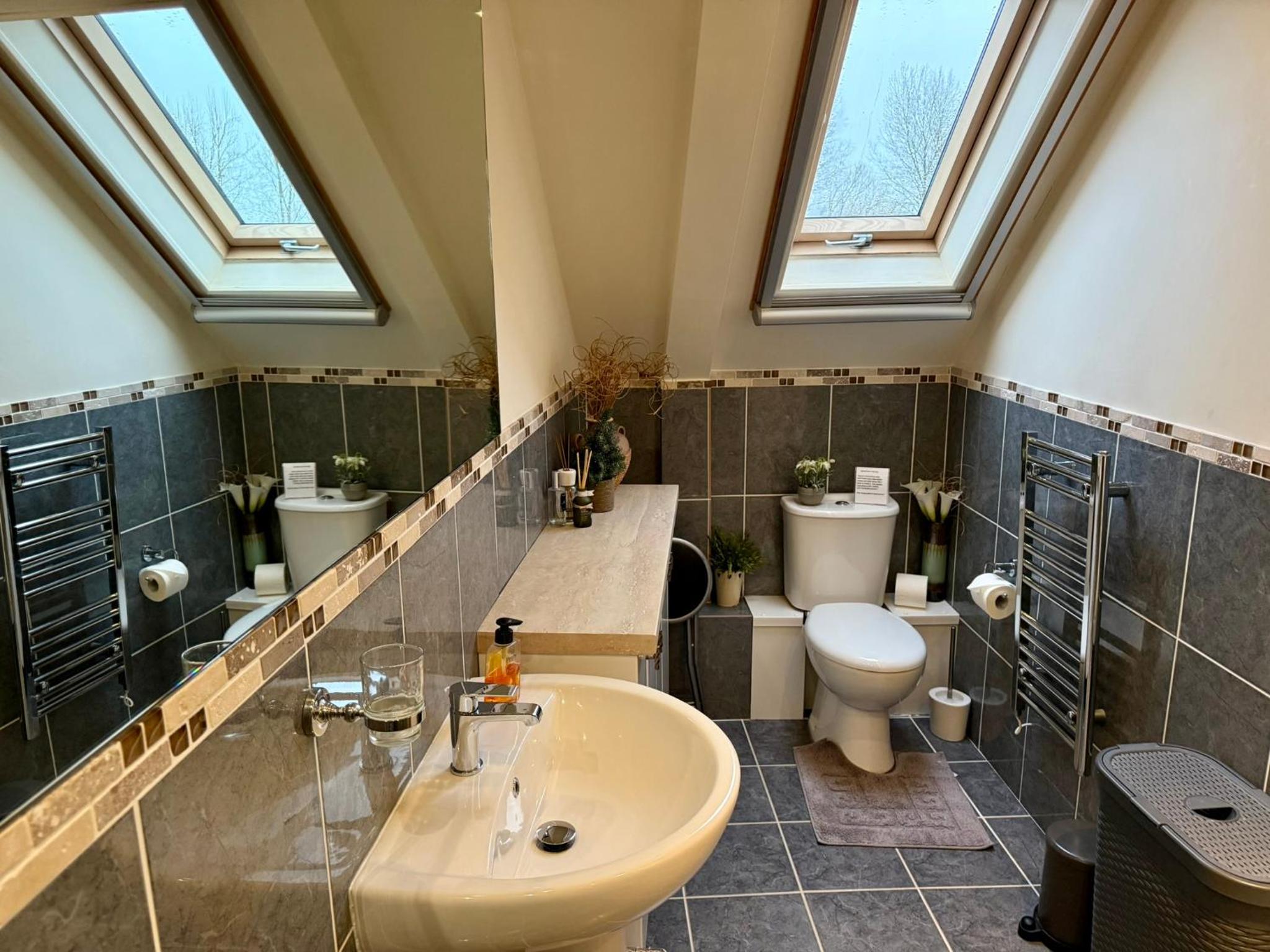 Luxury Kingfisher Lodge, Isis Lake, within the Cotswold Waterpark