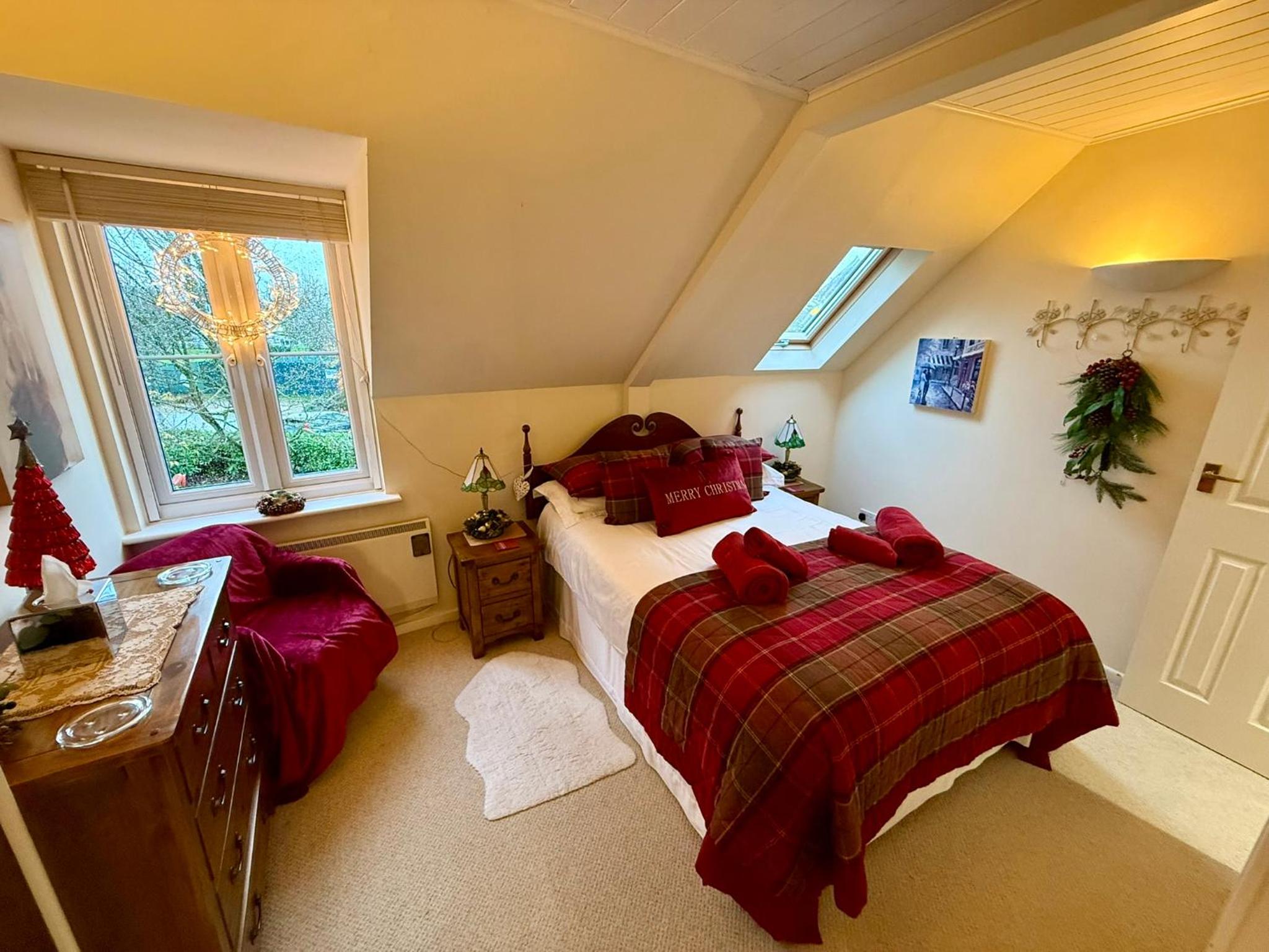 Luxury Kingfisher Lodge, Isis Lake, within the Cotswold Waterpark
