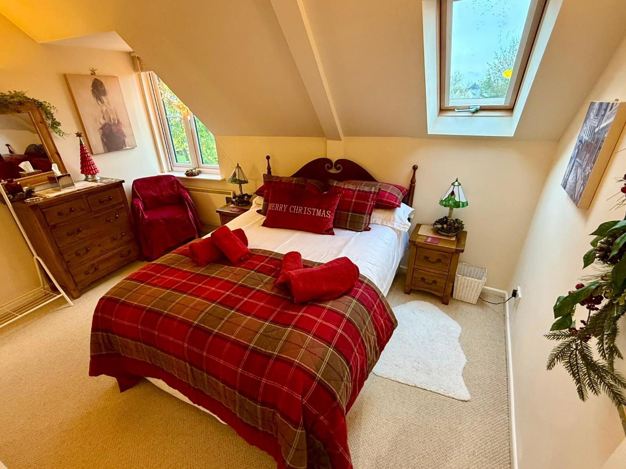 Luxury Kingfisher Lodge, Isis Lake, within the Cotswold Waterpark