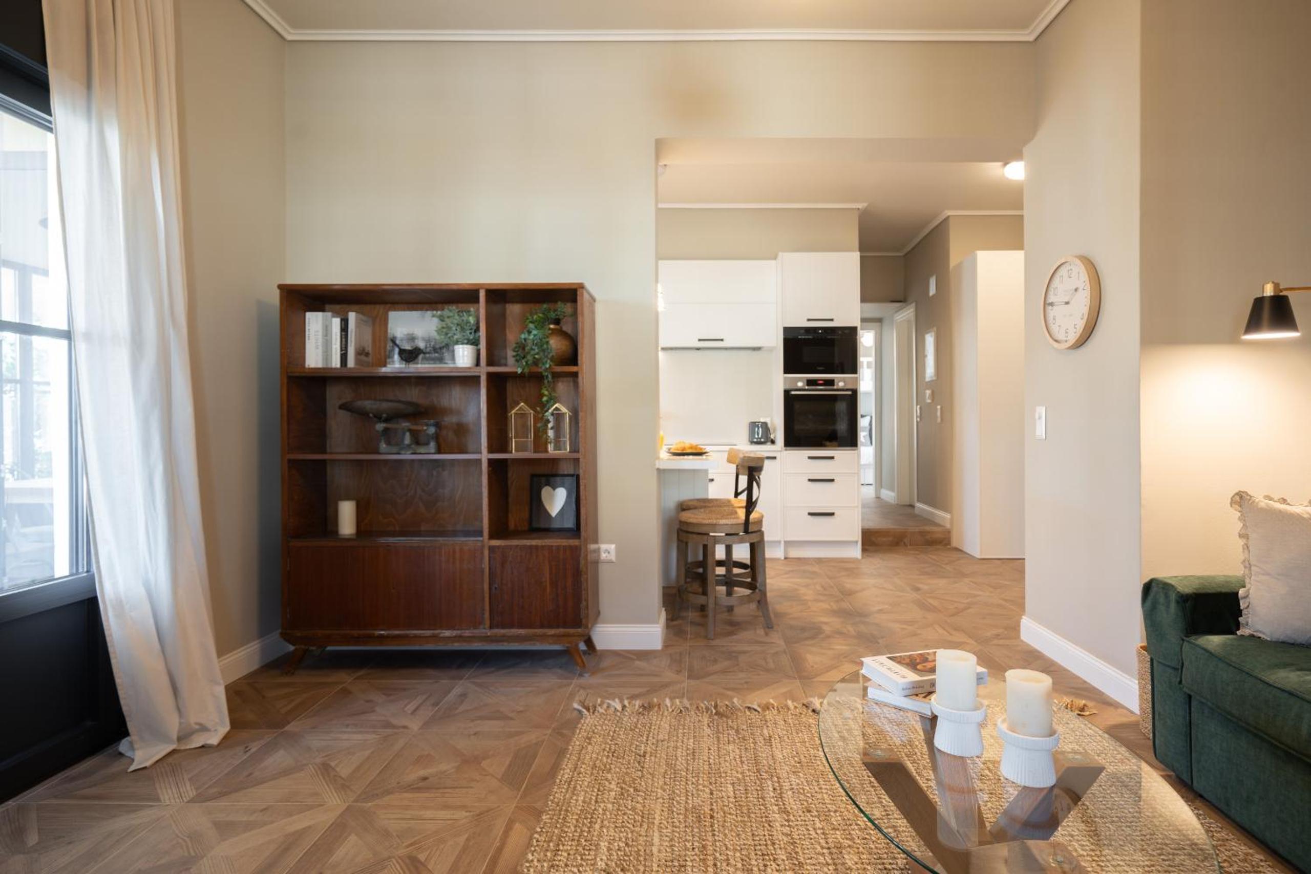 Luxury Petralona Penthouse - Sleeps 7 -Near Metro