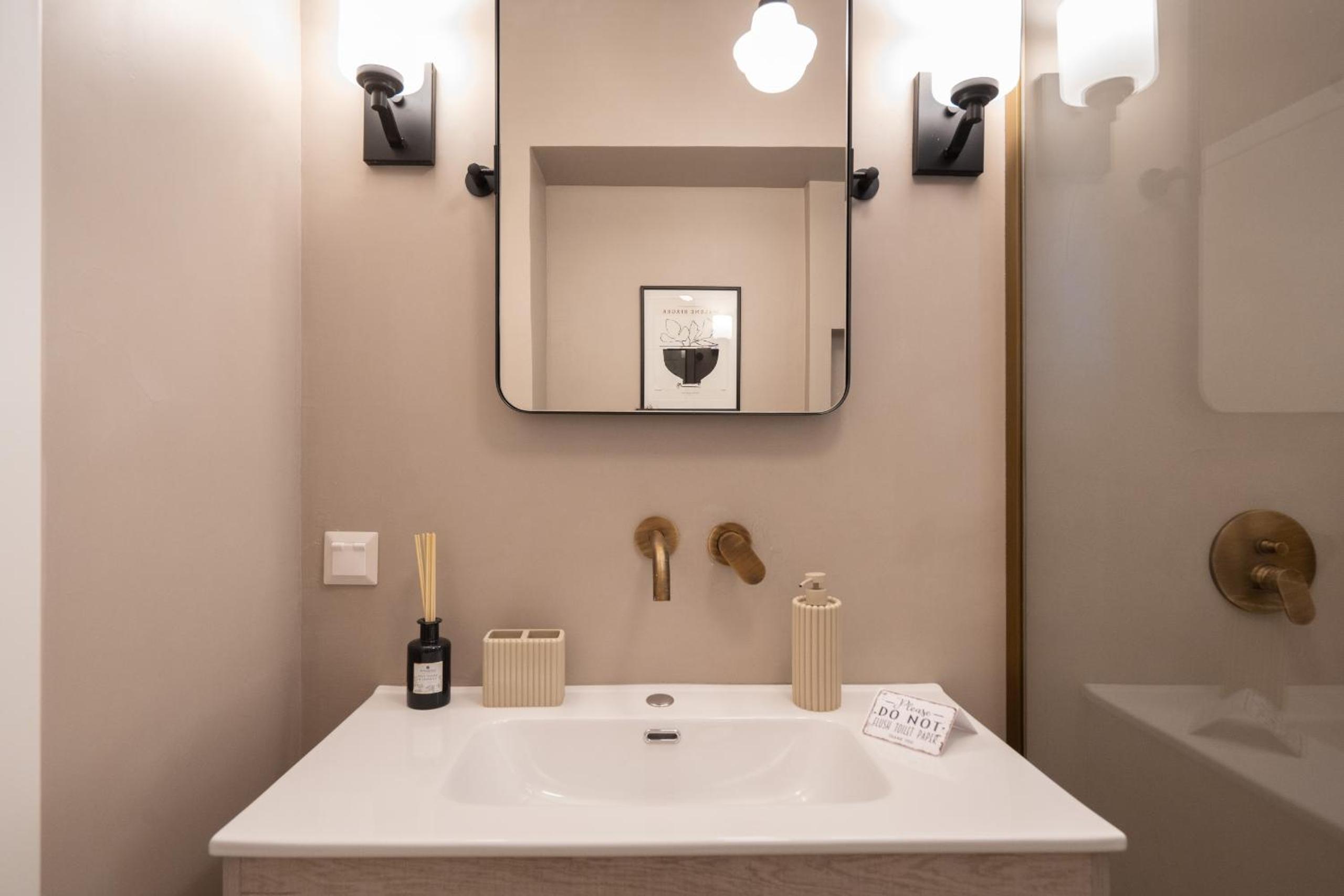 Luxury Petralona Penthouse - Sleeps 7 -Near Metro