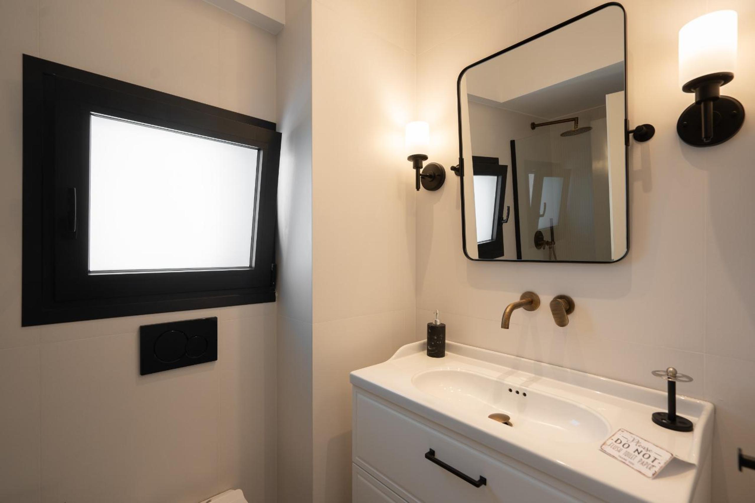 Luxury Petralona Penthouse - Sleeps 7 -Near Metro
