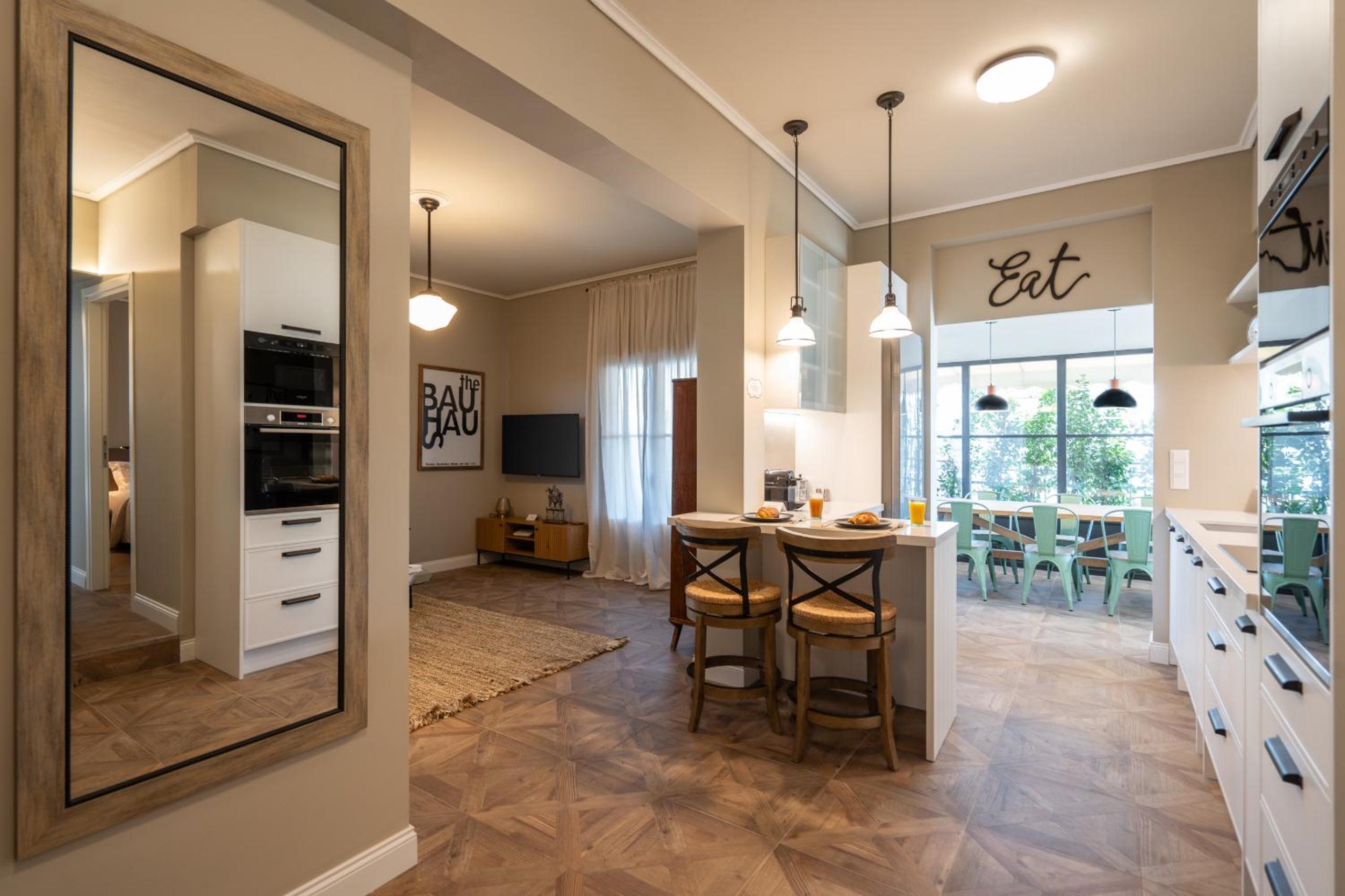 Luxury Petralona Penthouse - Sleeps 7 -Near Metro