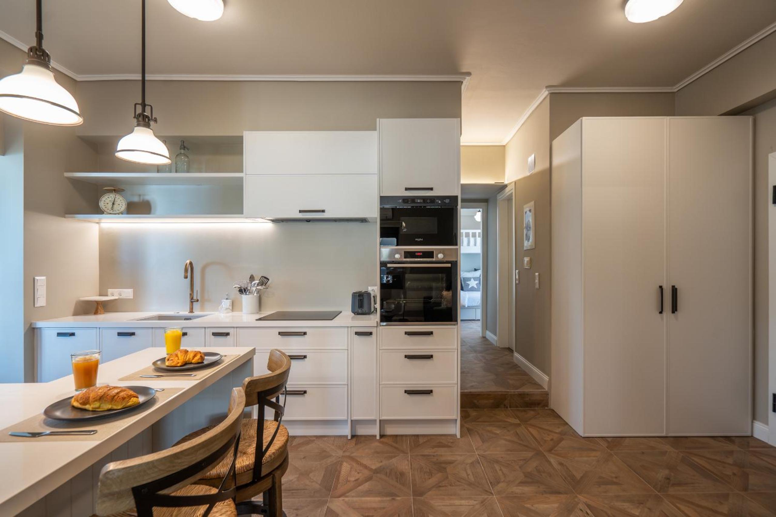 Luxury Petralona Penthouse - Sleeps 7 -Near Metro