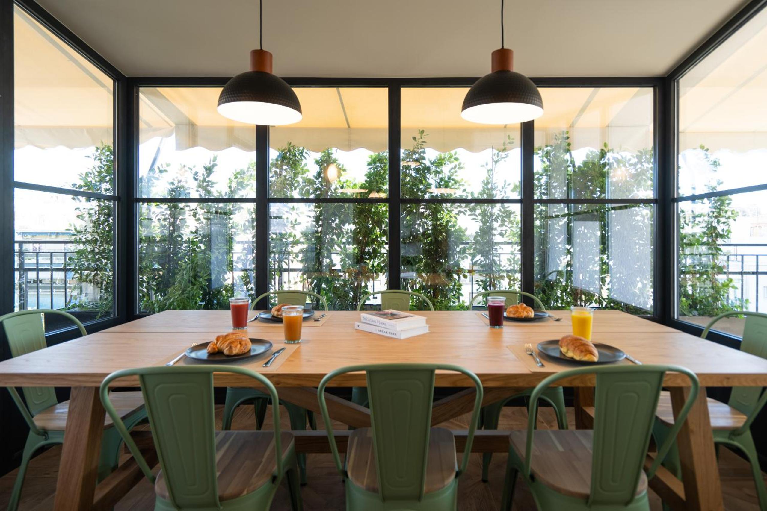 Luxury Petralona Penthouse - Sleeps 7 -Near Metro