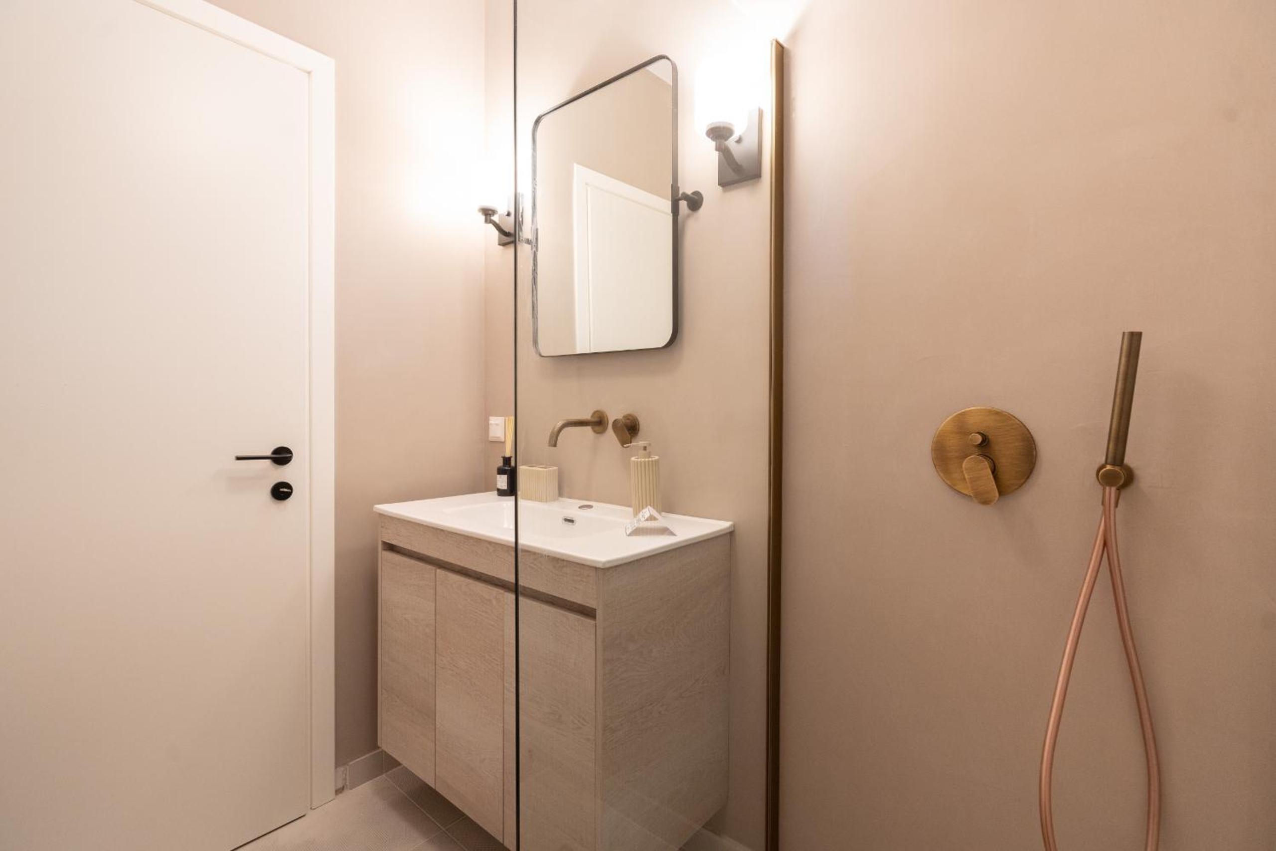 Luxury Petralona Penthouse - Sleeps 7 -Near Metro