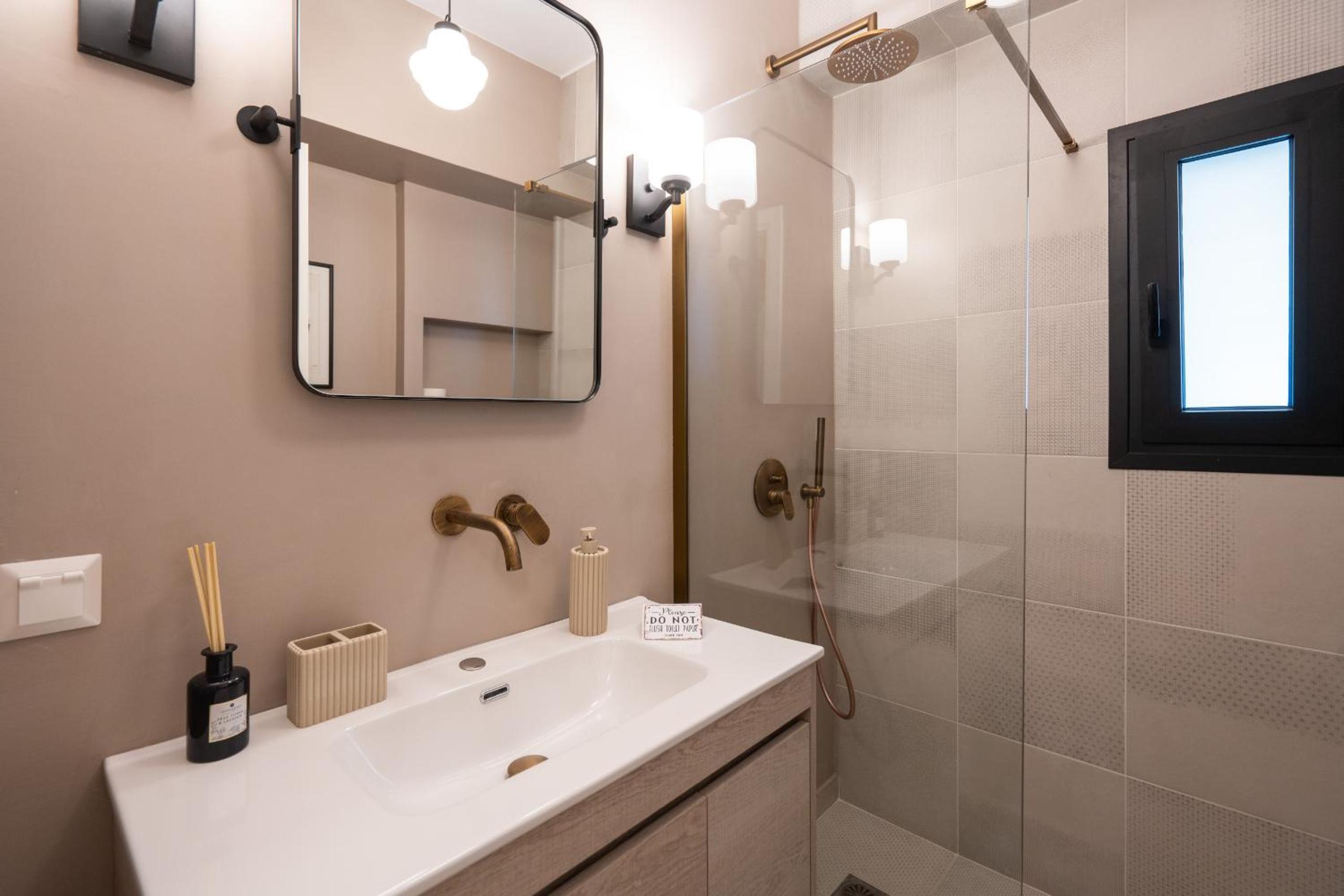 Luxury Petralona Penthouse - Sleeps 7 -Near Metro