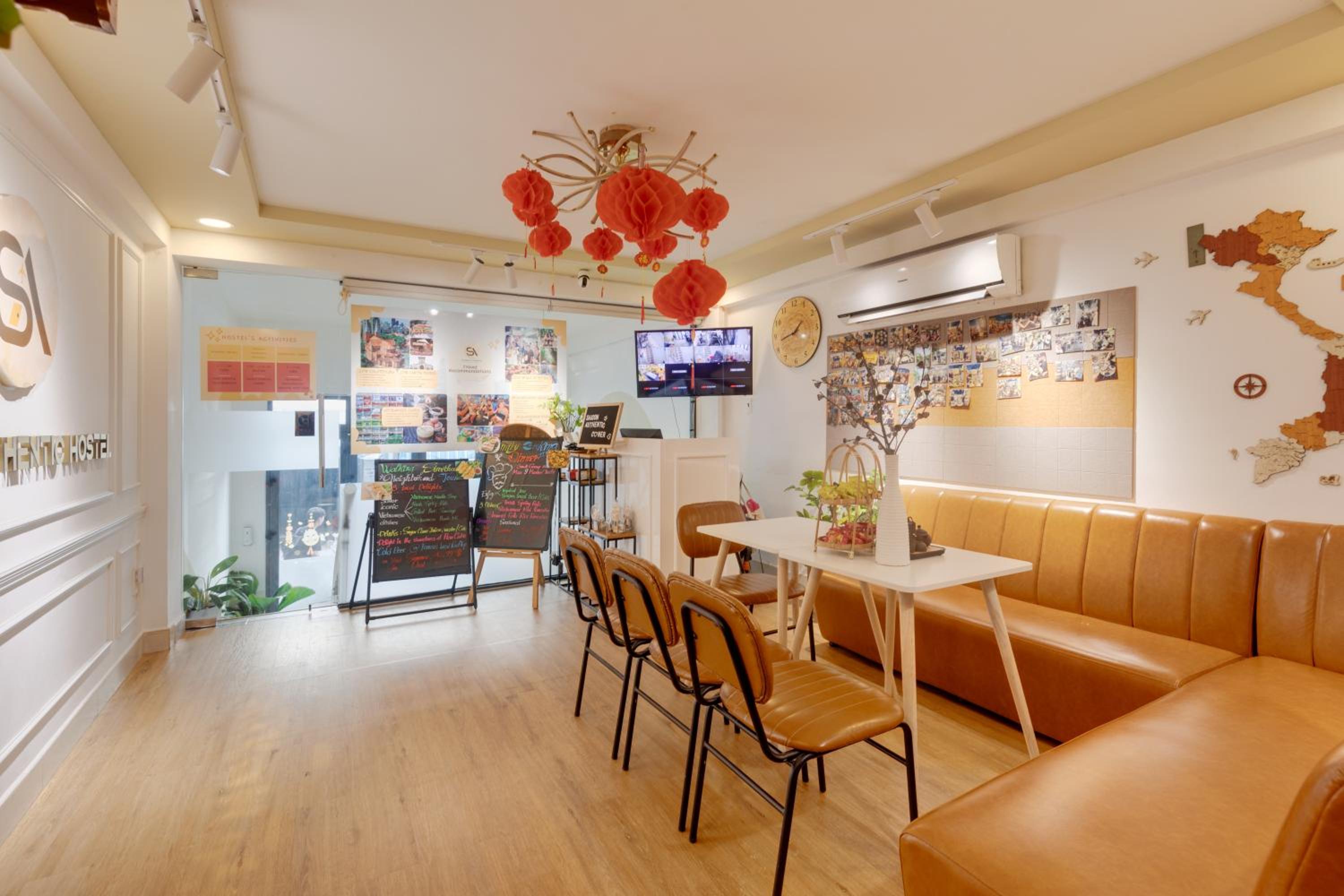 Saigon Authentic Hostel - Local Vibes, City Tours, Cooking Dinner, Evening Streetfood, Free Menu Breakfast, Gym & Rooftop