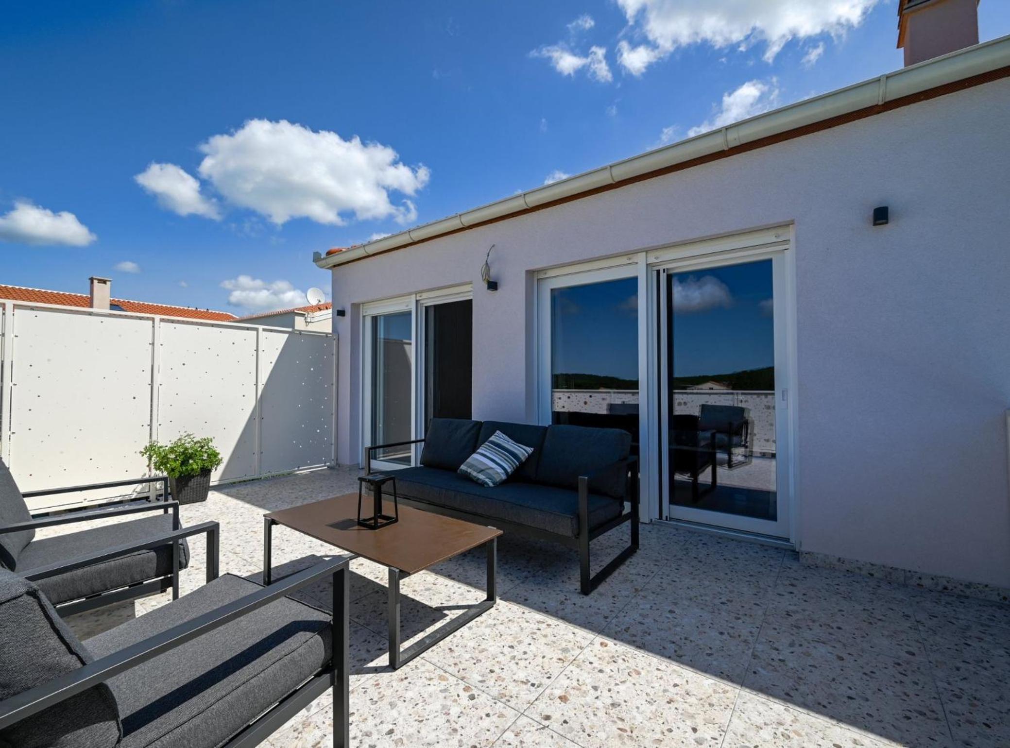 Matohanci Dazzling Villa with Pool