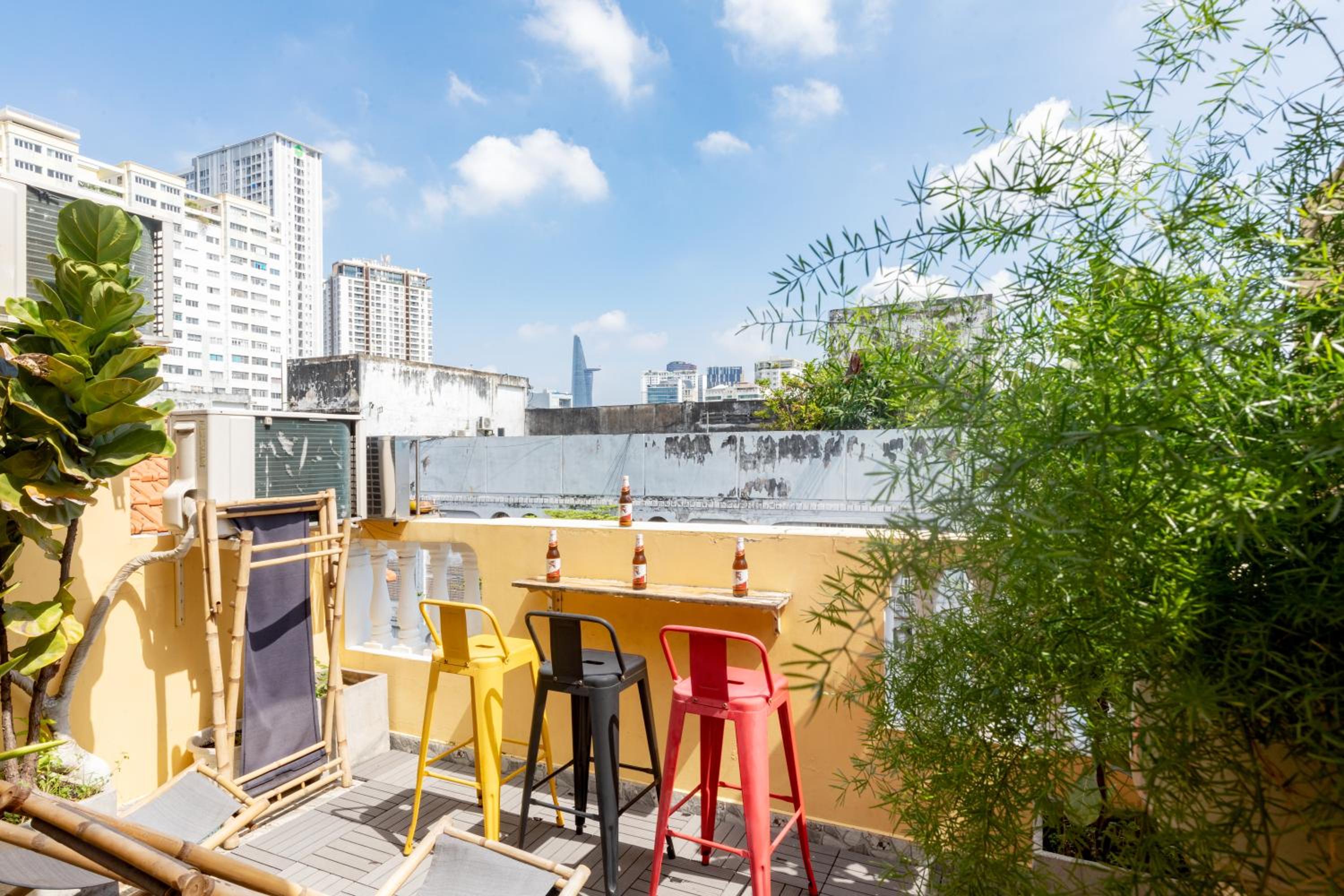 Saigon Authentic Hostel - Local Vibes, City Tours, Cooking Dinner, Evening Streetfood, Free Menu Breakfast, Gym & Rooftop