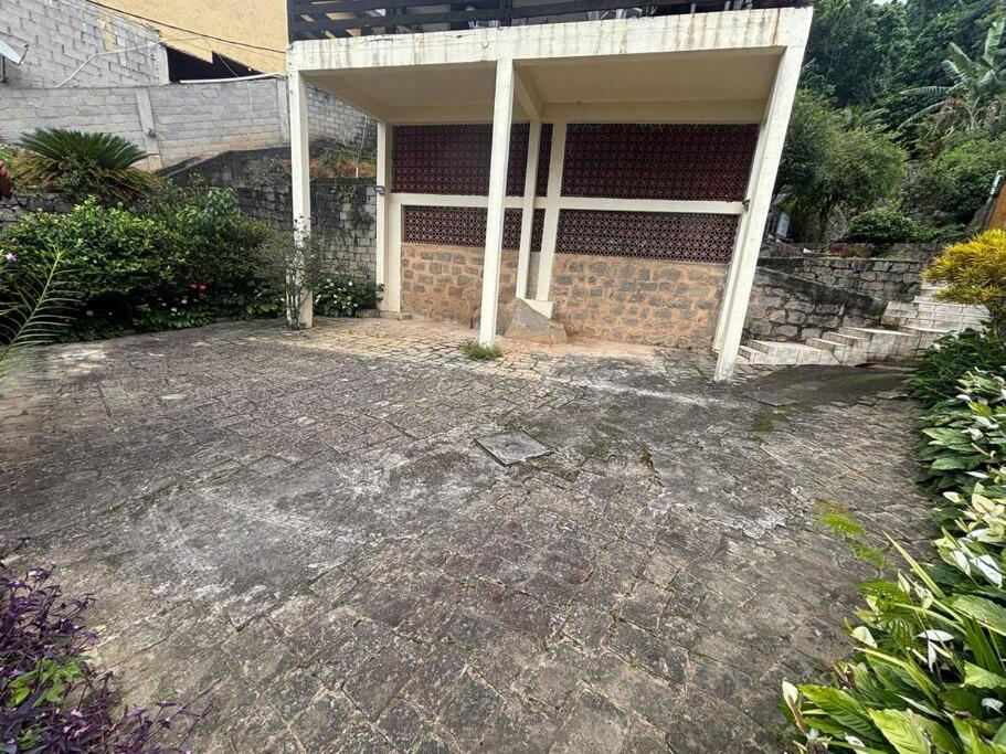 Casa ampla com vista para o mar