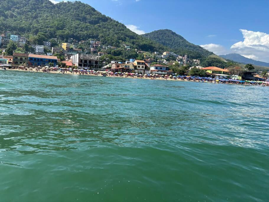 Casa ampla com vista para o mar