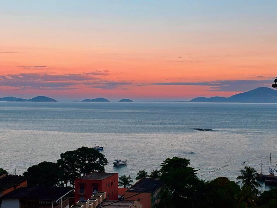 Casa ampla com vista para o mar