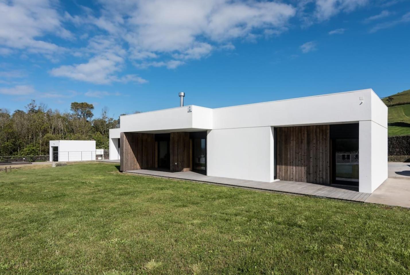 Hotel Vila com Jacuzzi e Estacionamento - Image 1