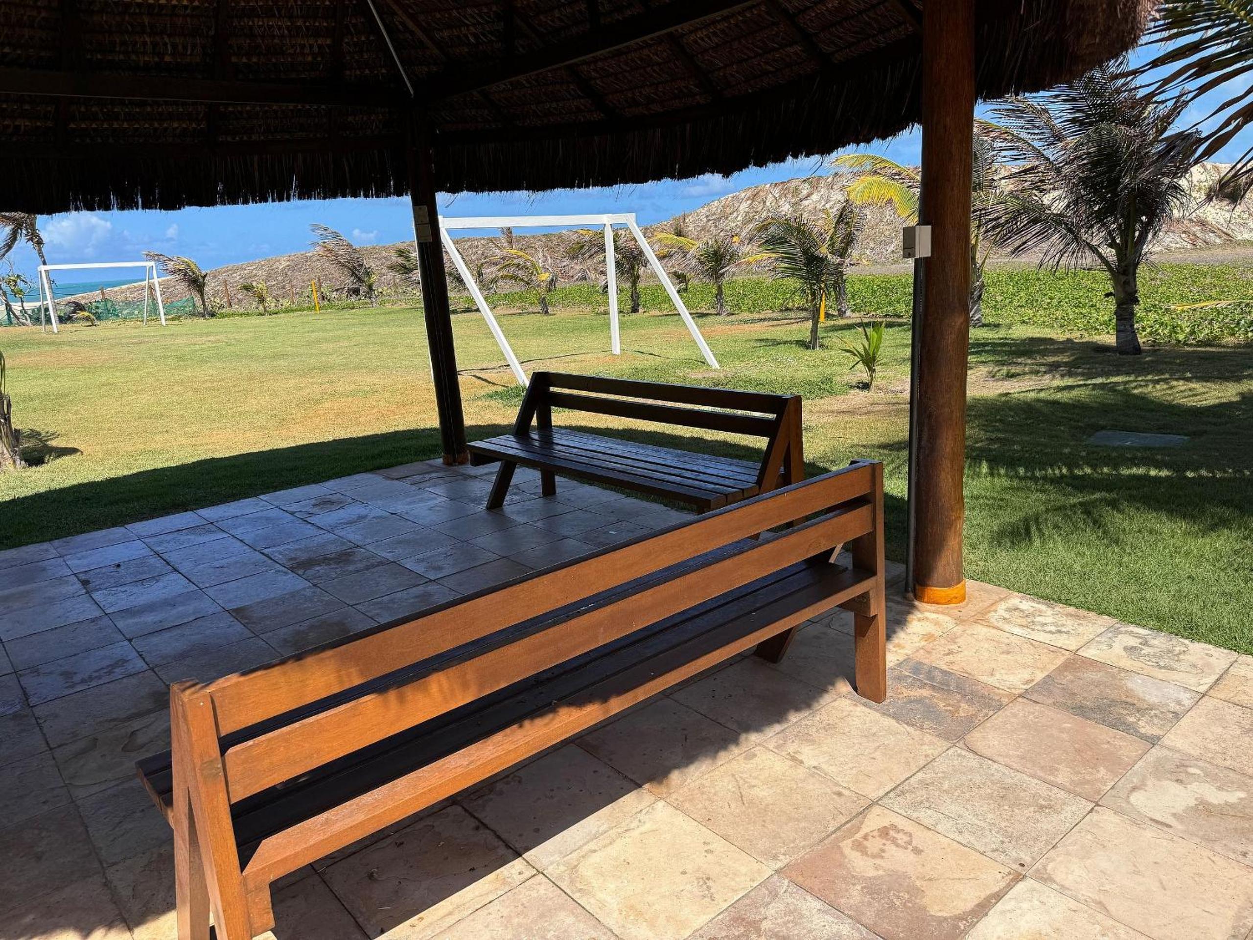 GranSol, Terreo, Pé na areia, 03 qtos, 08 adultos e 02 crianças, a 600m do B PARK