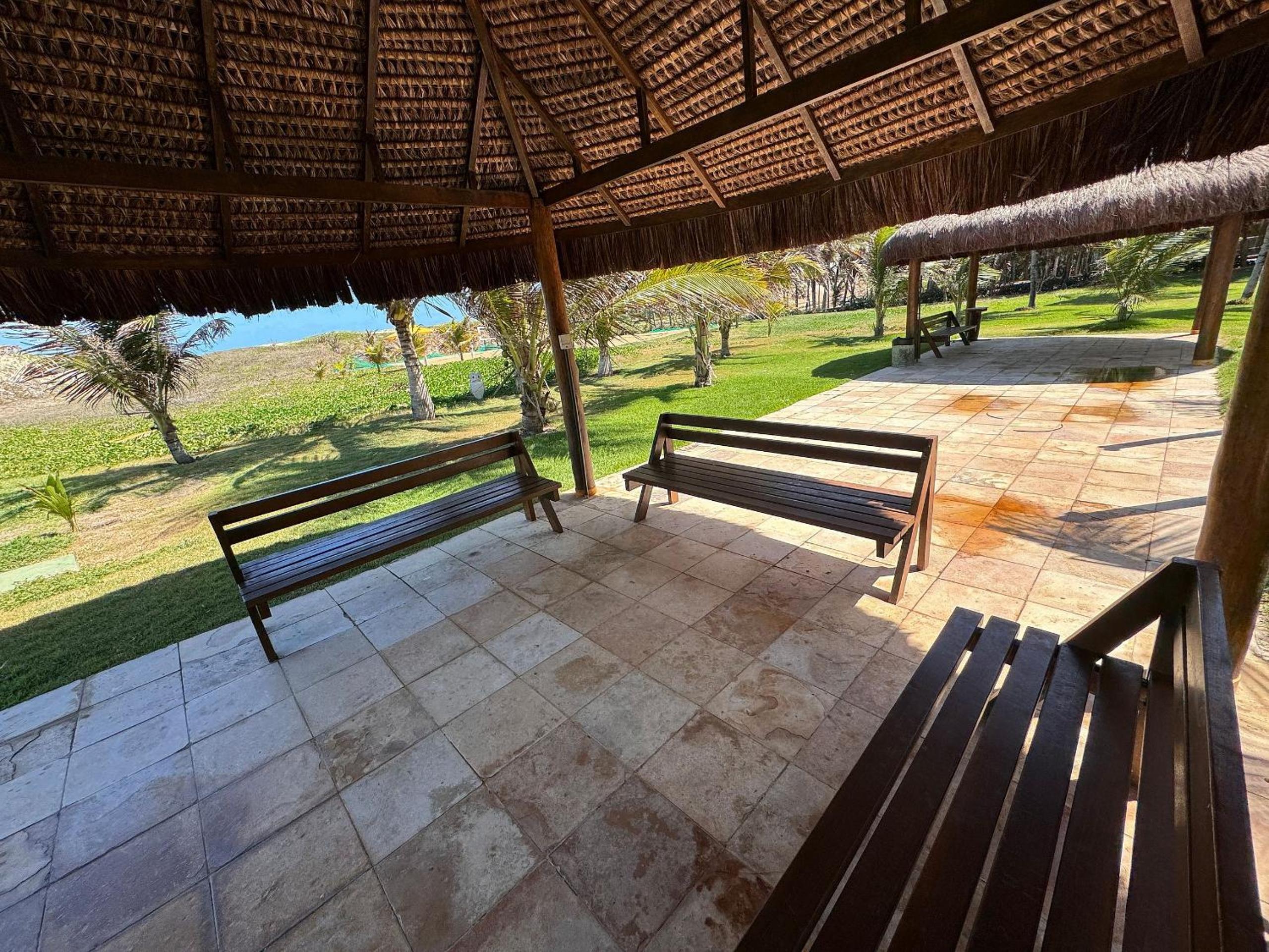 GranSol, Terreo, Pé na areia, 03 qtos, 08 adultos e 02 crianças, a 600m do B PARK