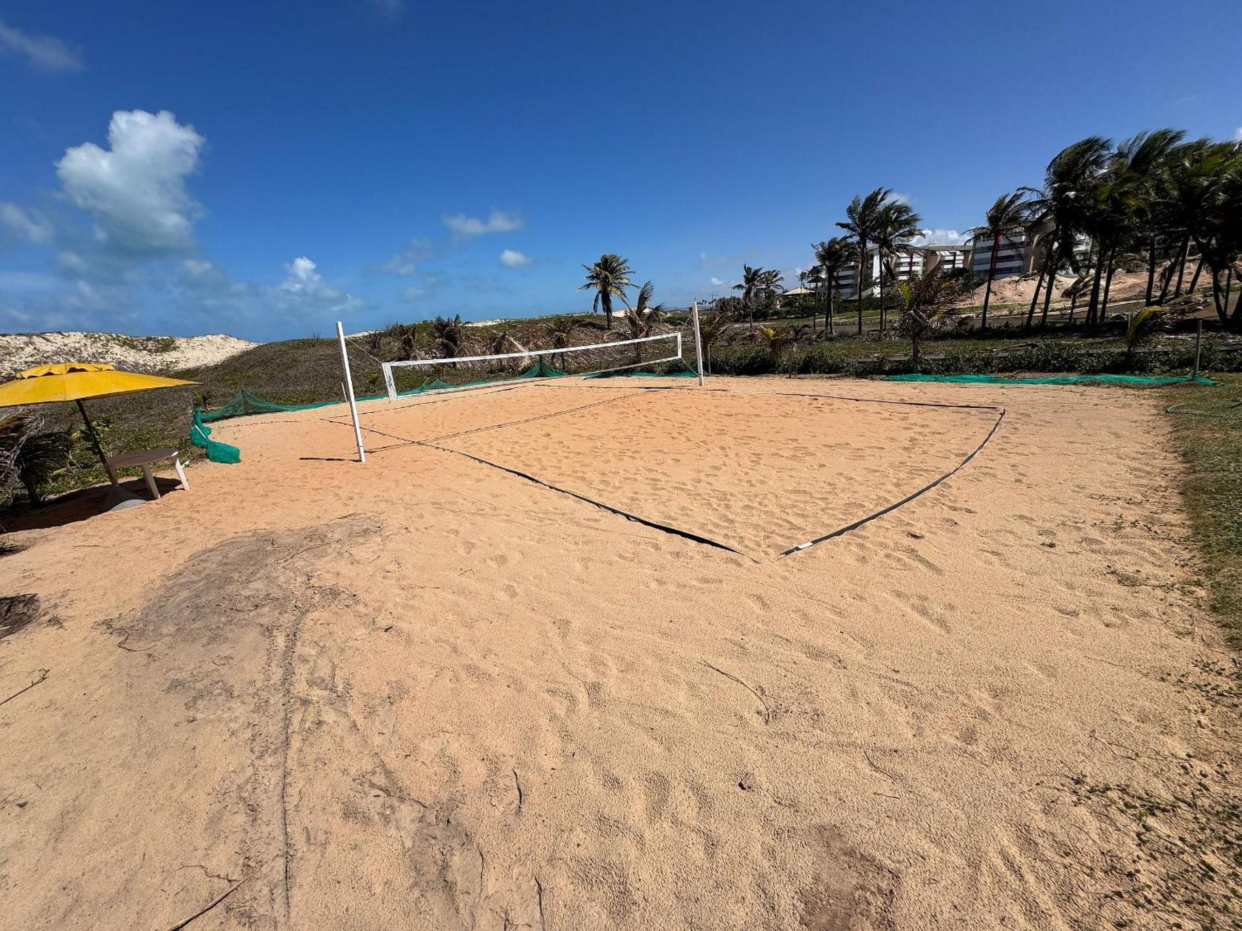 GranSol, Terreo, Pé na areia, 03 qtos, 08 adultos e 02 crianças, a 600m do B PARK