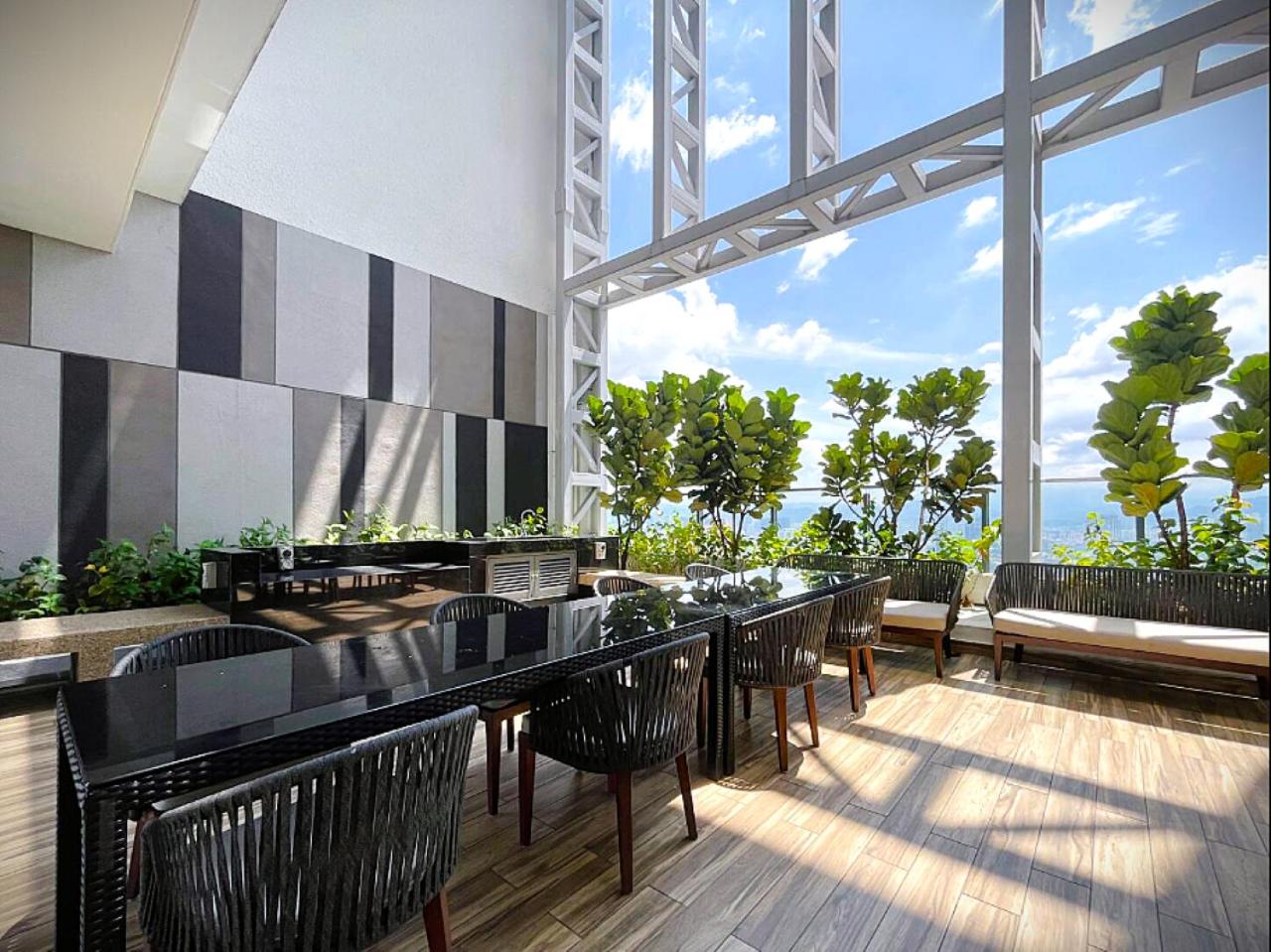 The Colony By KLCC Infinity Pool