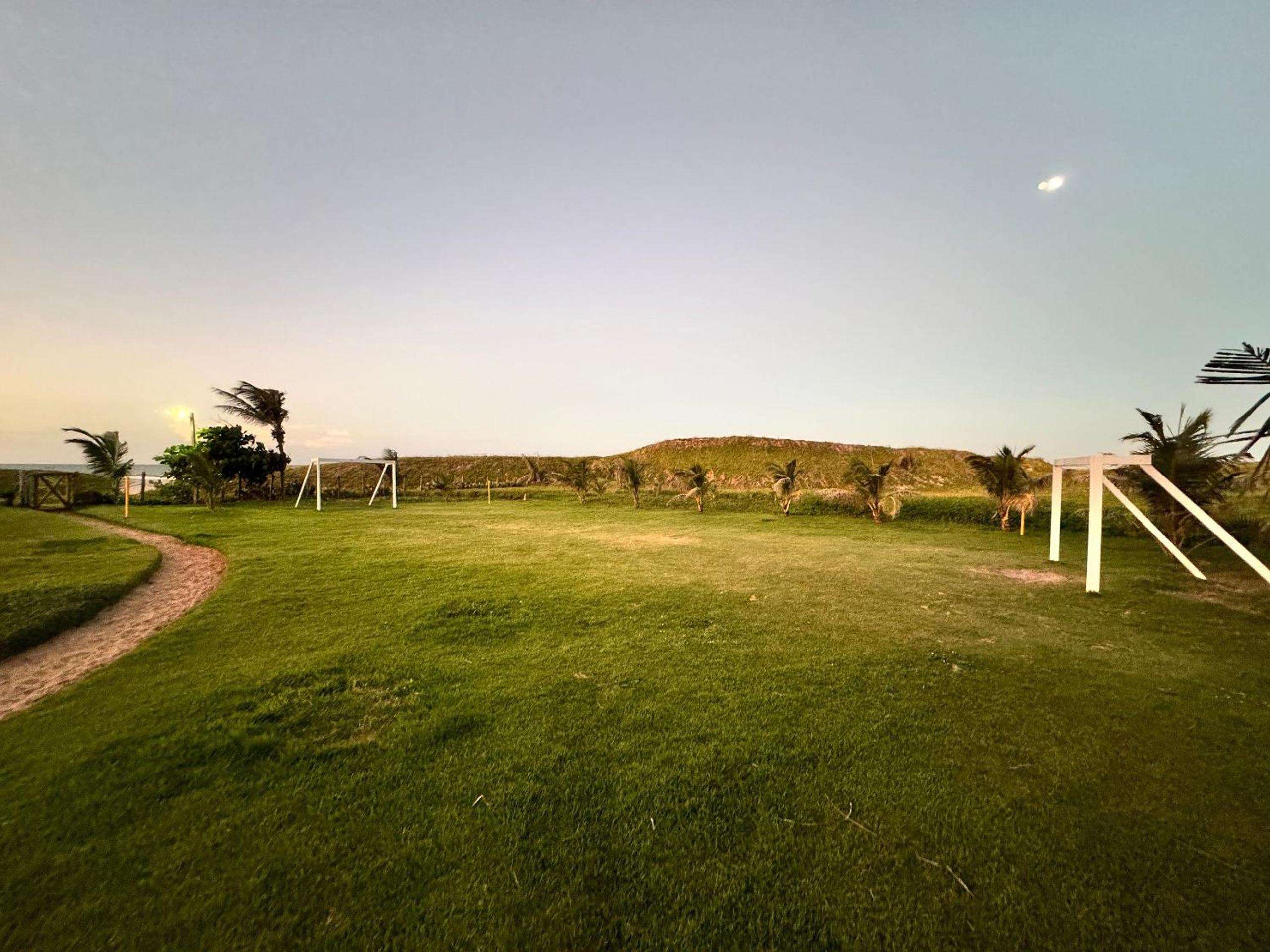 GranSol, Terreo, Pé na areia, 03 qtos, 08 adultos e 02 crianças, a 600m do B PARK