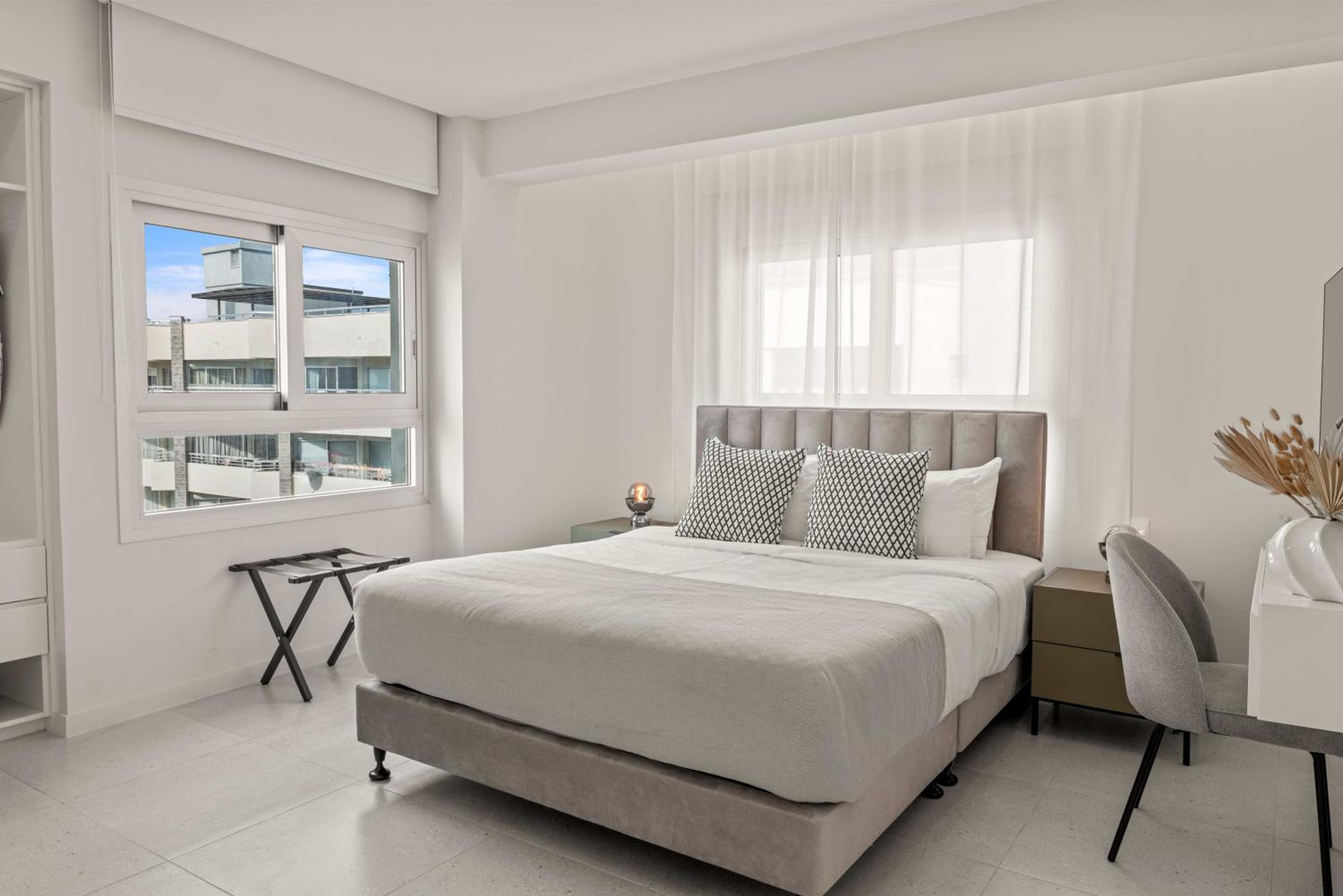 Phaedrus Living: Limassol Seaside Residences 05