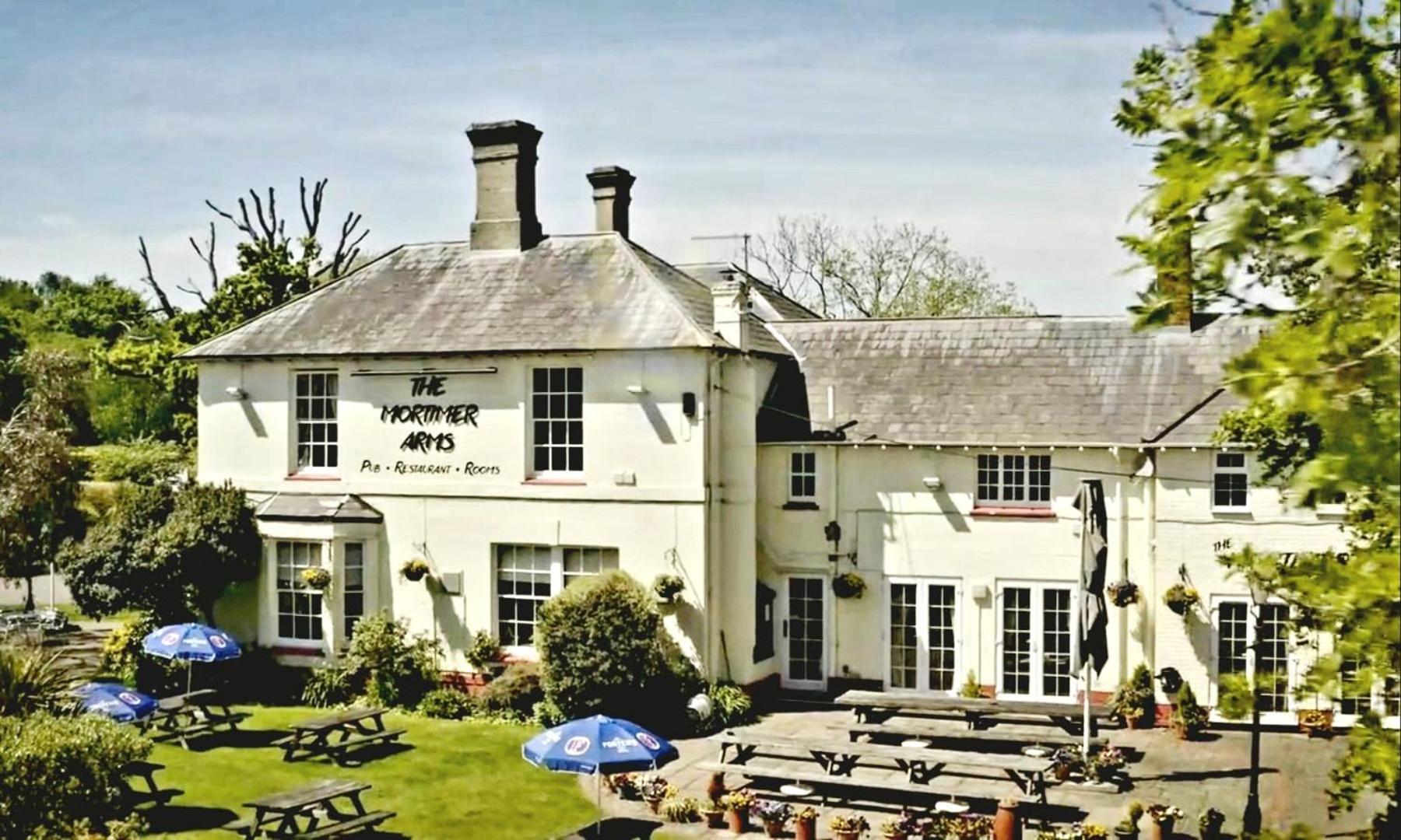 Romsey Vacations - The Mortimer Arms - Property Image 1
