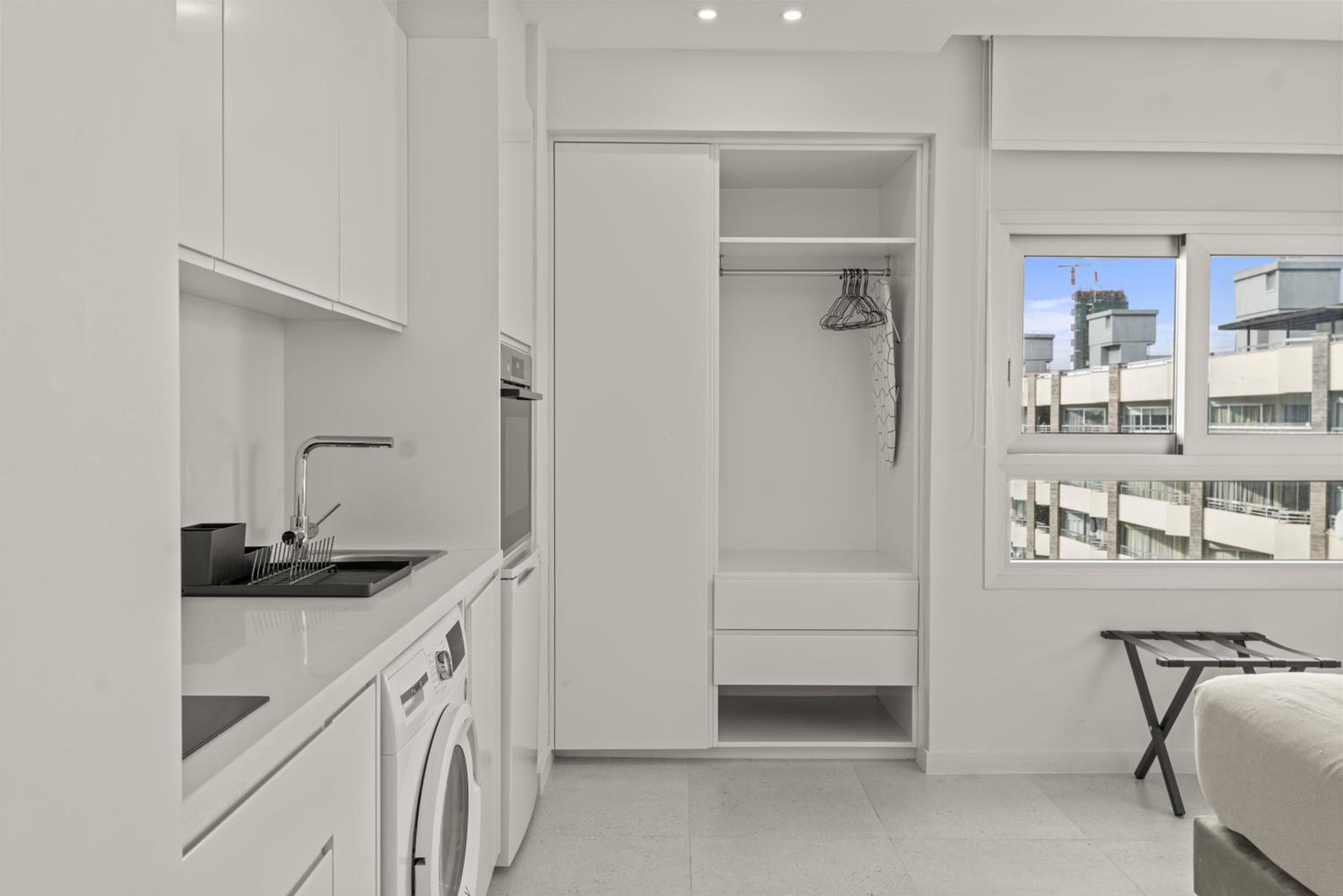 Phaedrus Living: Limassol Seaside Residences 05