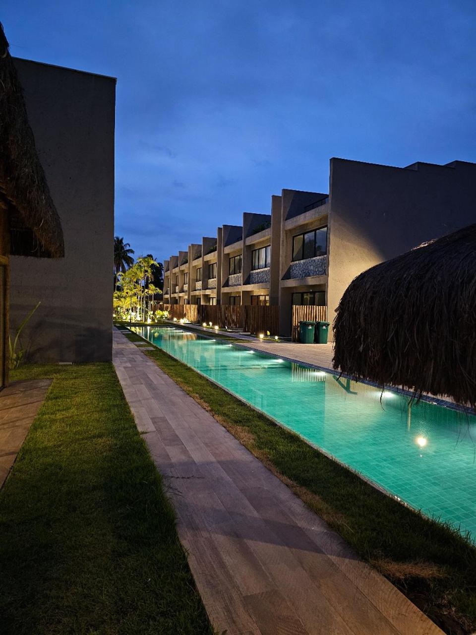 Apê Praia do Toque com Ar no Quarto e Sala, Condomínio com Academia, Quadra de Beach Tennis e Vôlei, Estacionamento Grátis e Restaurante