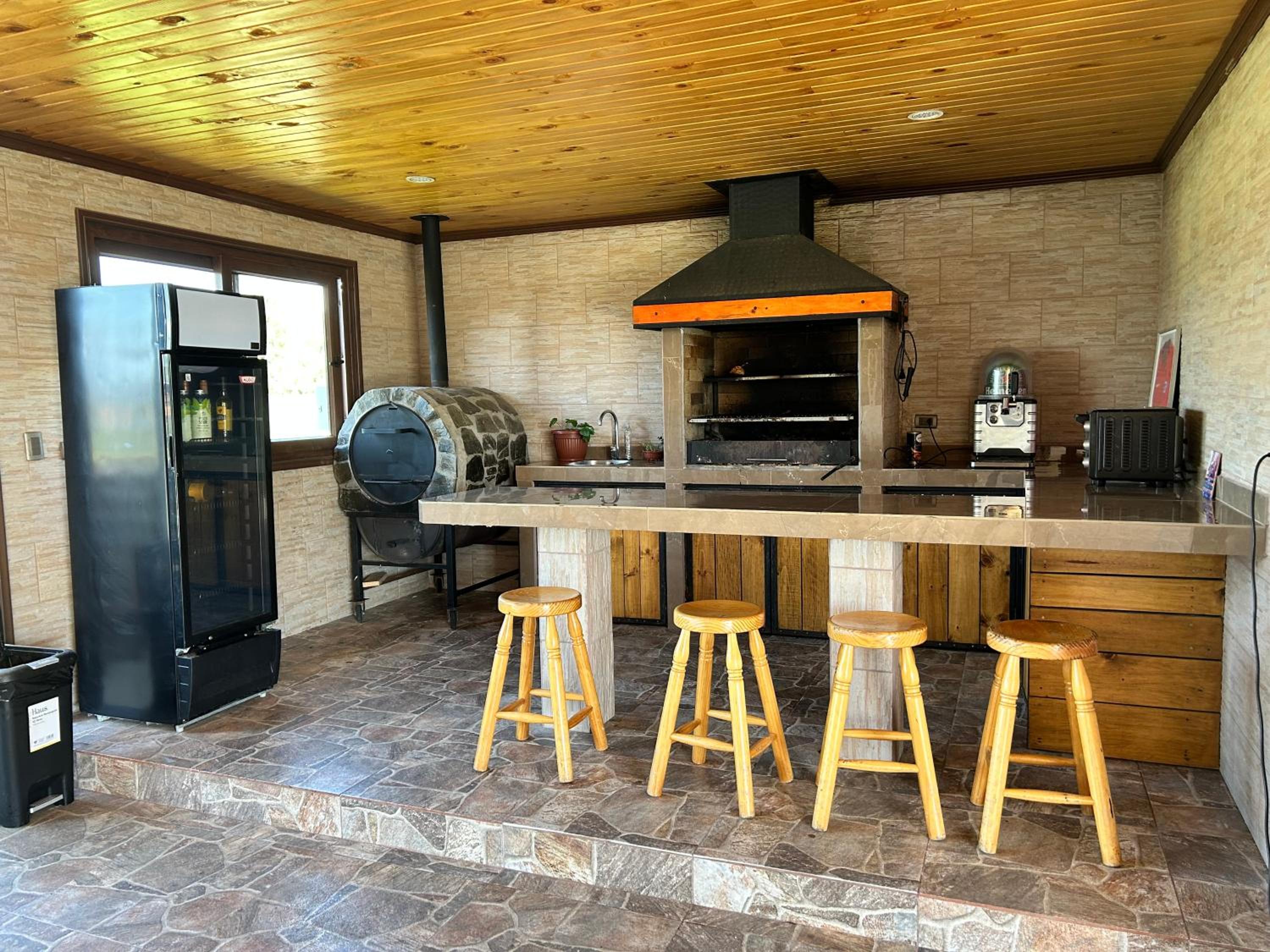 Casa con piscina, tinaja y acceso al río VOIPIR