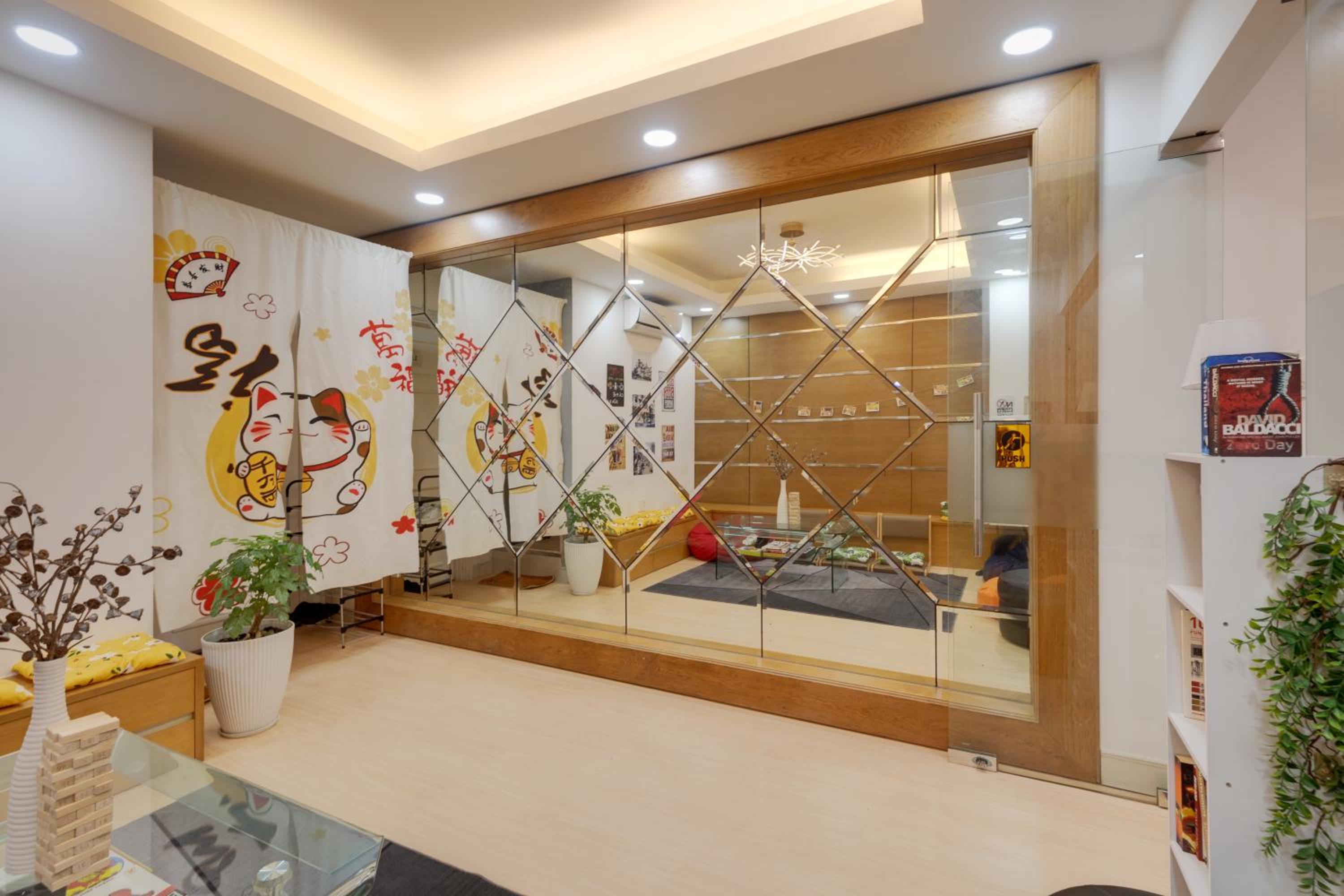 Saigon Authentic Hostel - Local Vibes, City Tours, Cooking Dinner, Evening Streetfood, Free Menu Breakfast, Gym & Rooftop