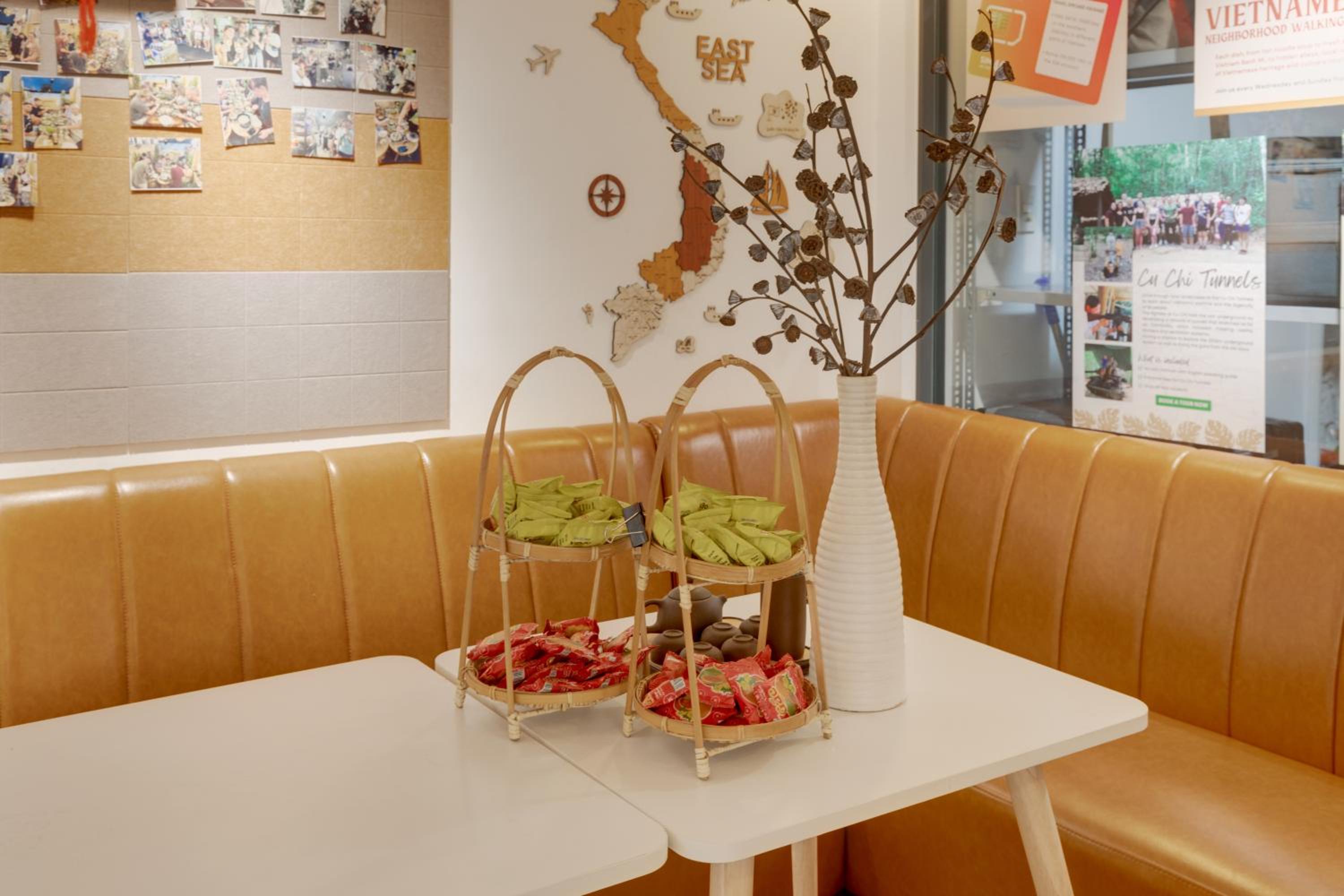 Saigon Authentic Hostel - Local Vibes, City Tours, Cooking Dinner, Evening Streetfood, Free Menu Breakfast, Gym & Rooftop