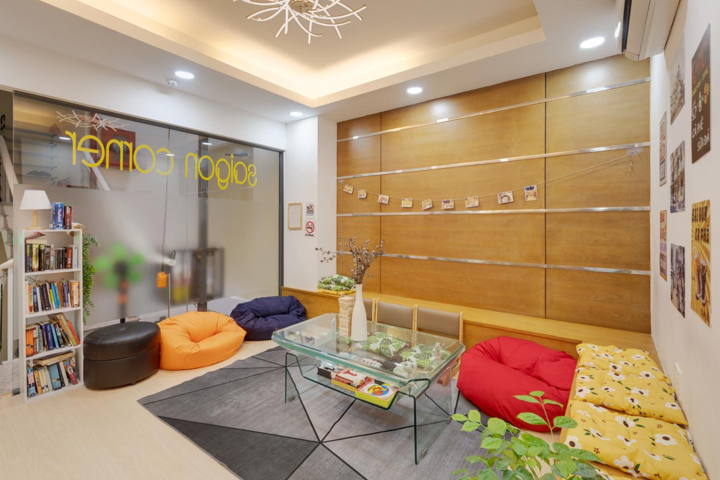 Saigon Authentic Hostel - Local Vibes, City Tours, Cooking Dinner, Evening Streetfood, Free Menu Breakfast, Gym & Rooftop