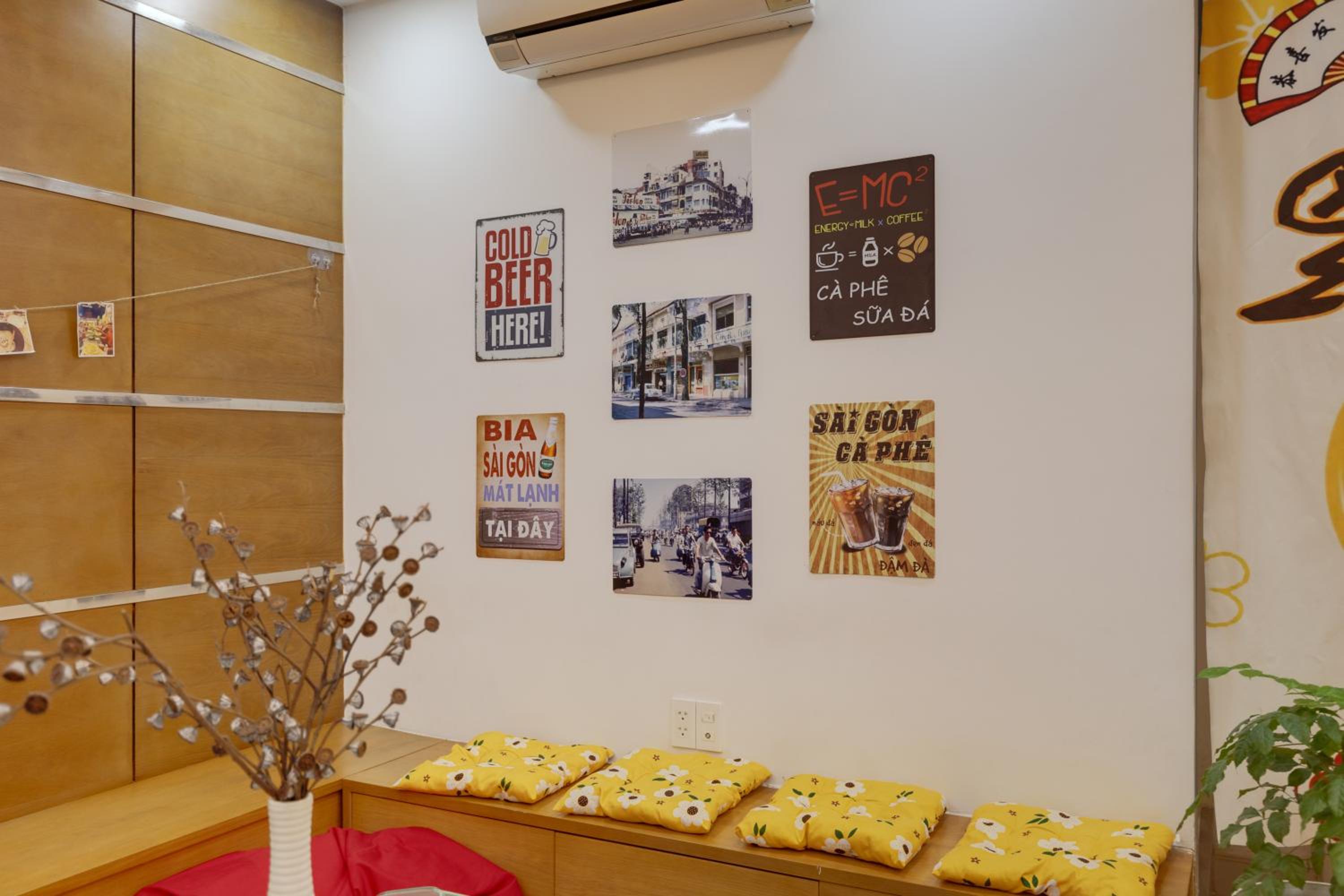 Saigon Authentic Hostel - Local Vibes, City Tours, Cooking Dinner, Evening Streetfood, Free Menu Breakfast, Gym & Rooftop
