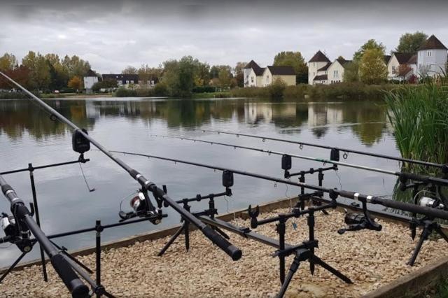 Luxury Kingfisher Lodge, Isis Lake, within the Cotswold Waterpark