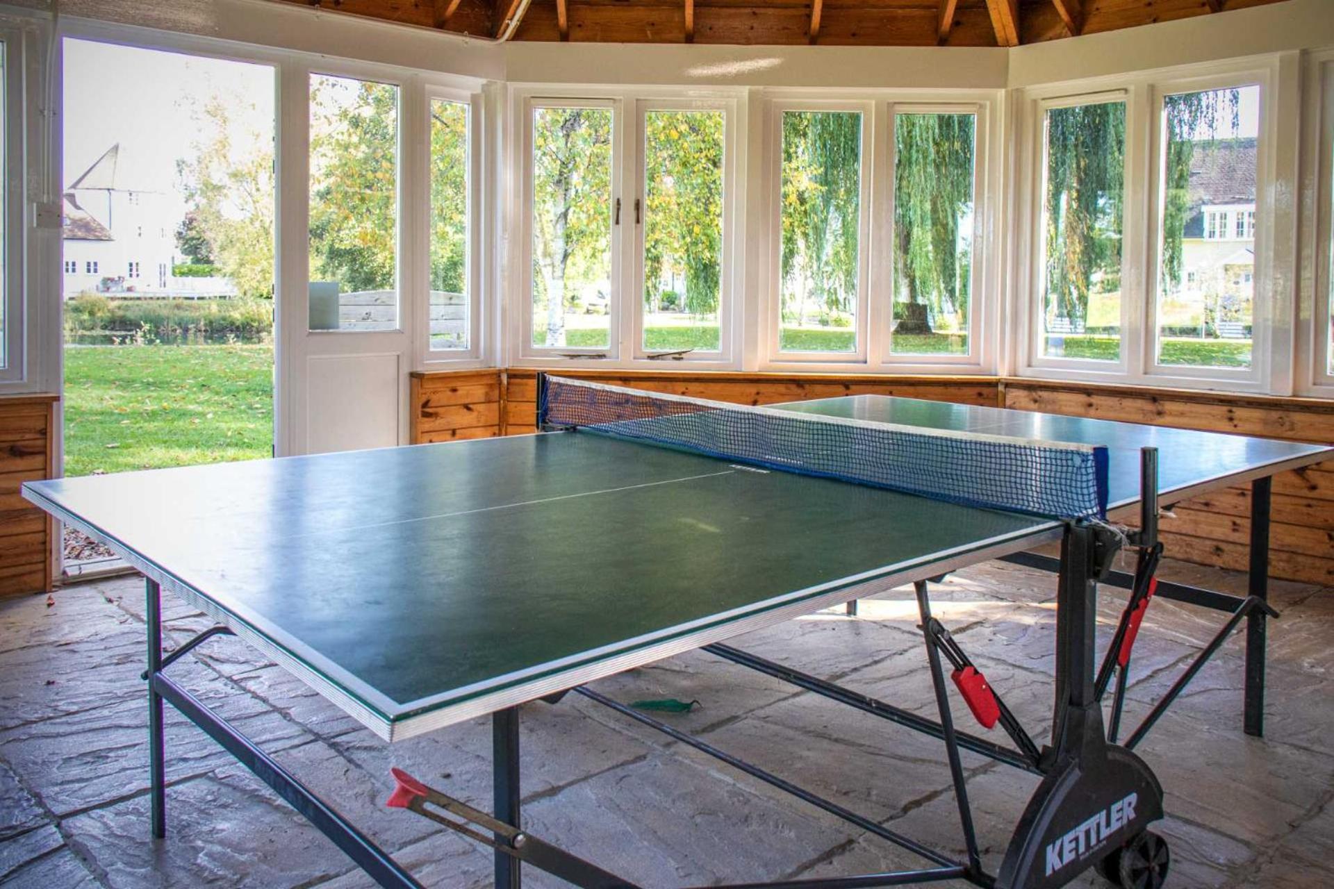 Luxury Kingfisher Lodge, Isis Lake, within the Cotswold Waterpark