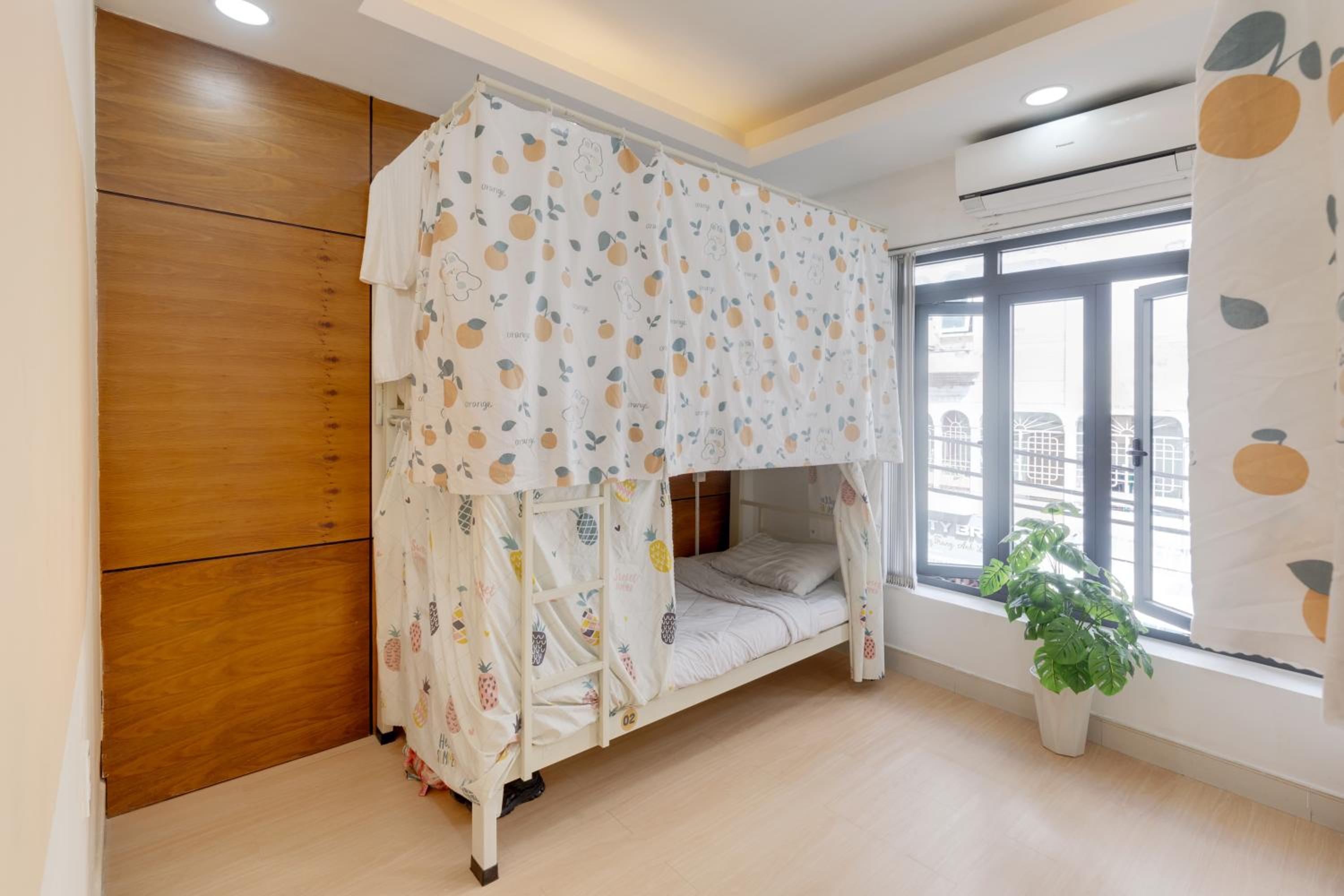 Saigon Authentic Hostel - Local Vibes, City Tours, Cooking Dinner, Evening Streetfood, Free Menu Breakfast, Gym & Rooftop
