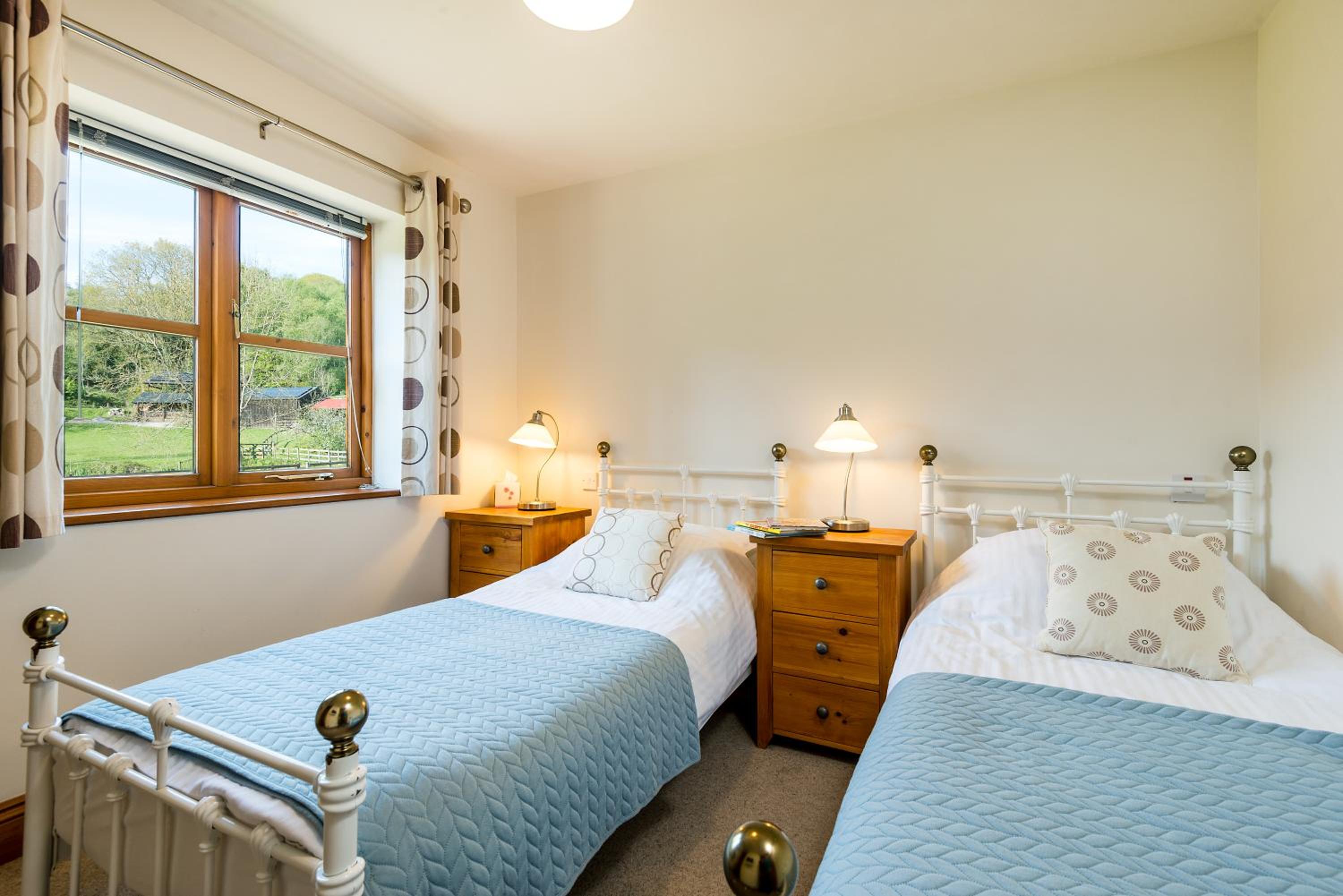 Travel Fox Cottages- Swimming Lake, BBQ Hut, Games Area - Alton Towers view 4