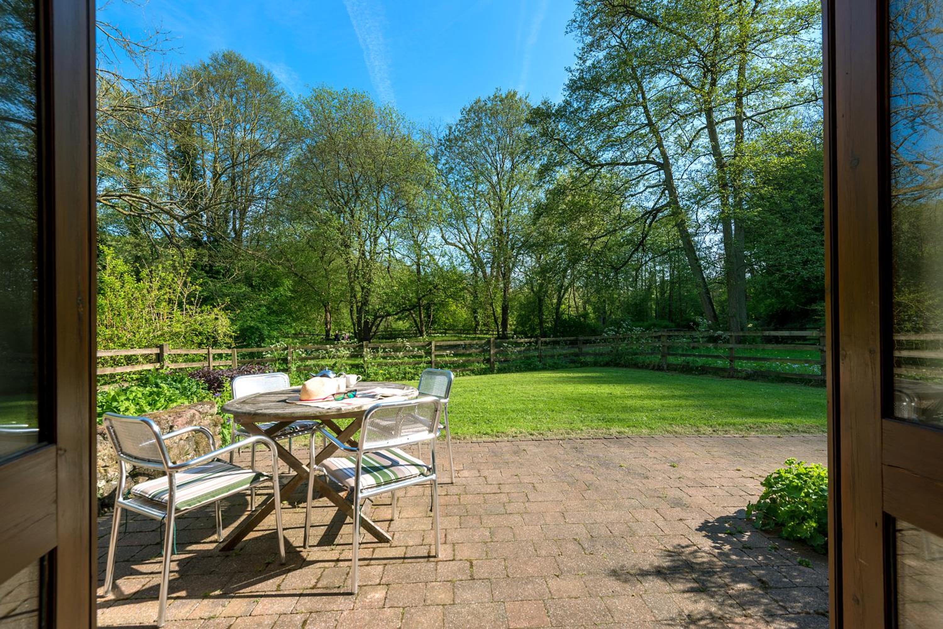 Travel Fox Cottages- Swimming Lake, BBQ Hut, Games Area - Alton Towers view 5