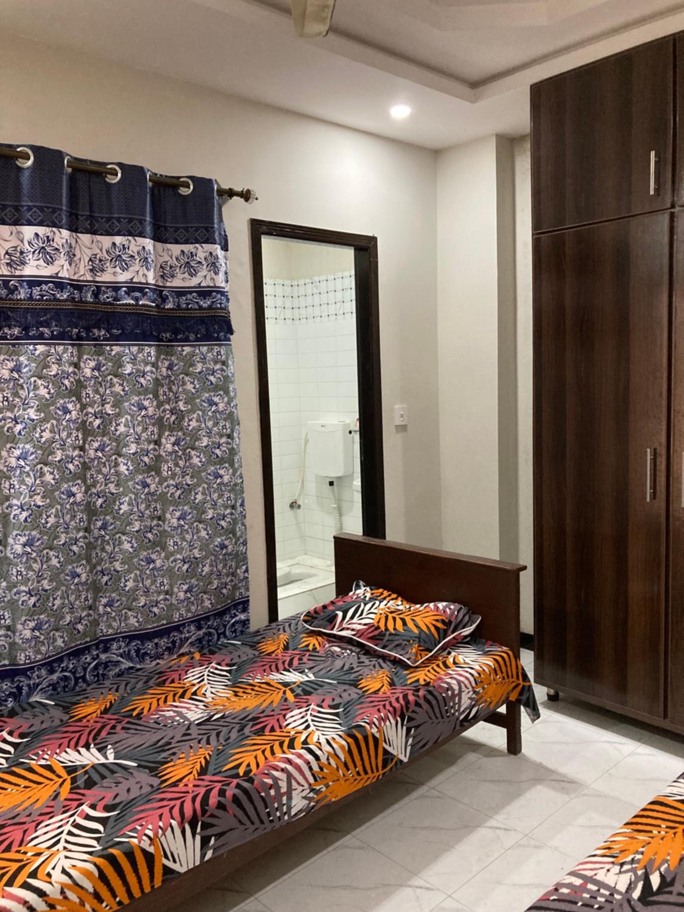 Furnished 2 bed Flat view 3